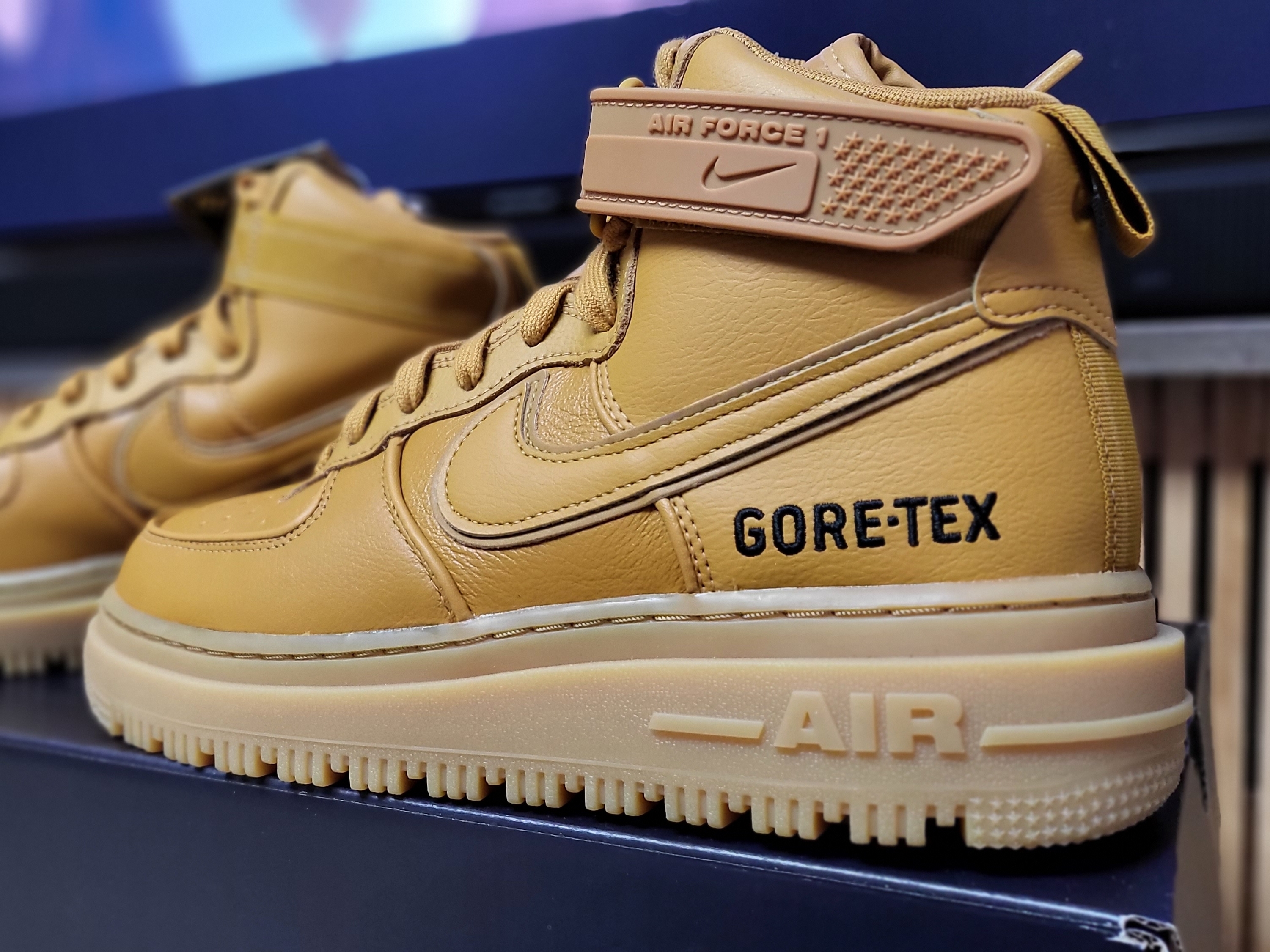 Nike Air Force 1 High Gore-Tex Boot Wheat 착용 스타일 - 1