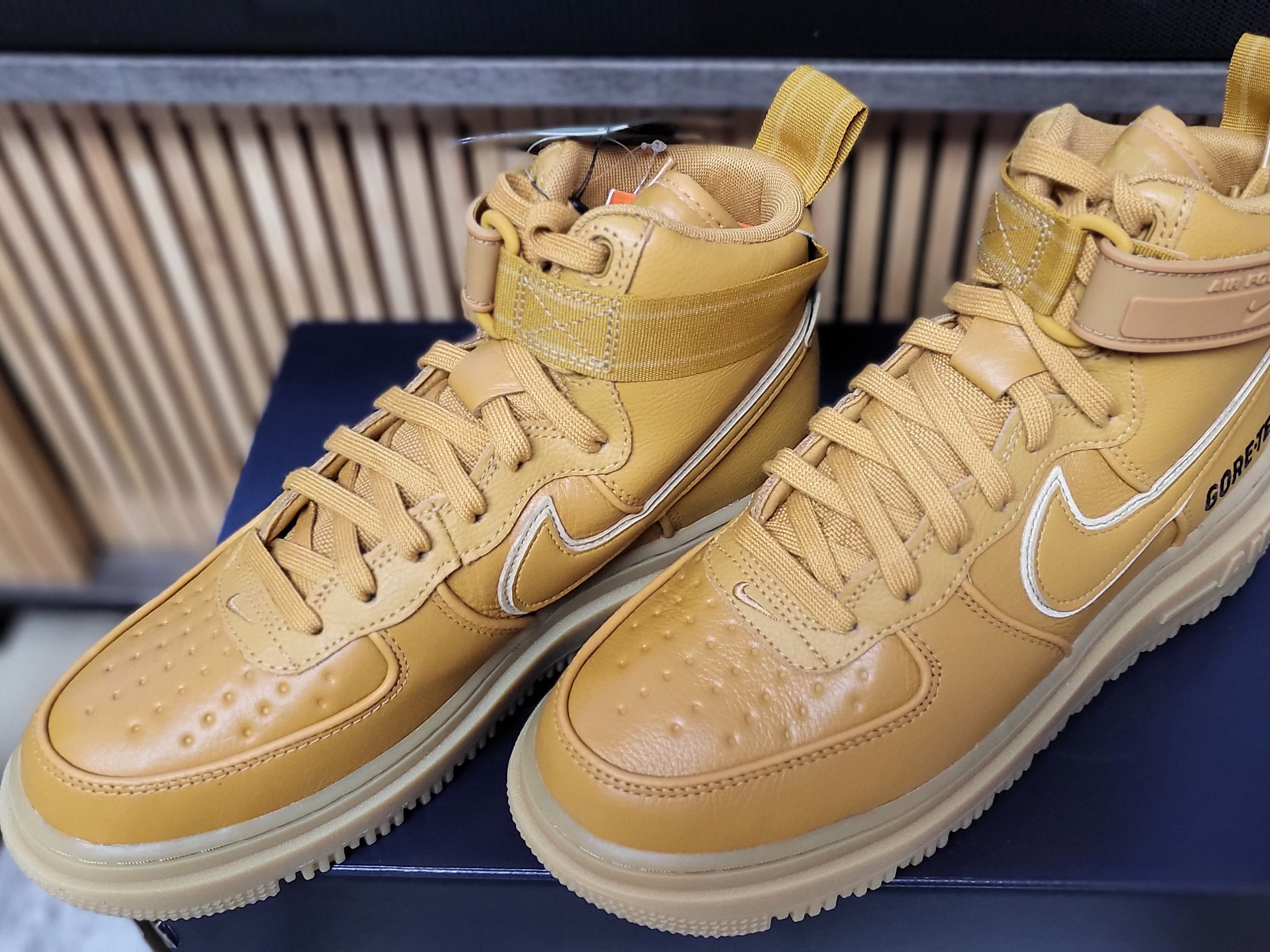Nike Air Force 1 High Gore-Tex Boot Wheat 착용 스타일 - 4