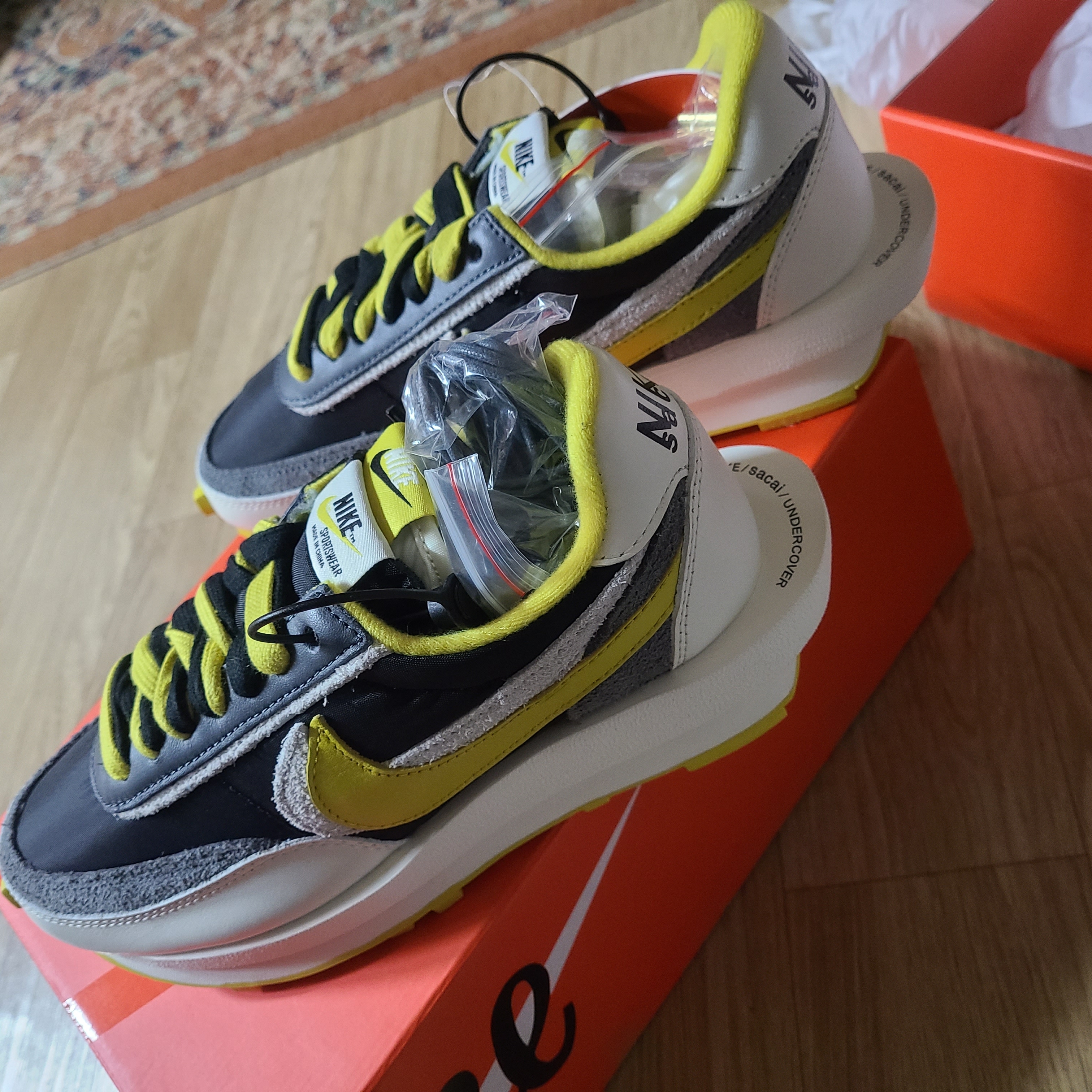 Nike x Sacai x Undercover LDWaffle Black Bright Citron 착용 스타일