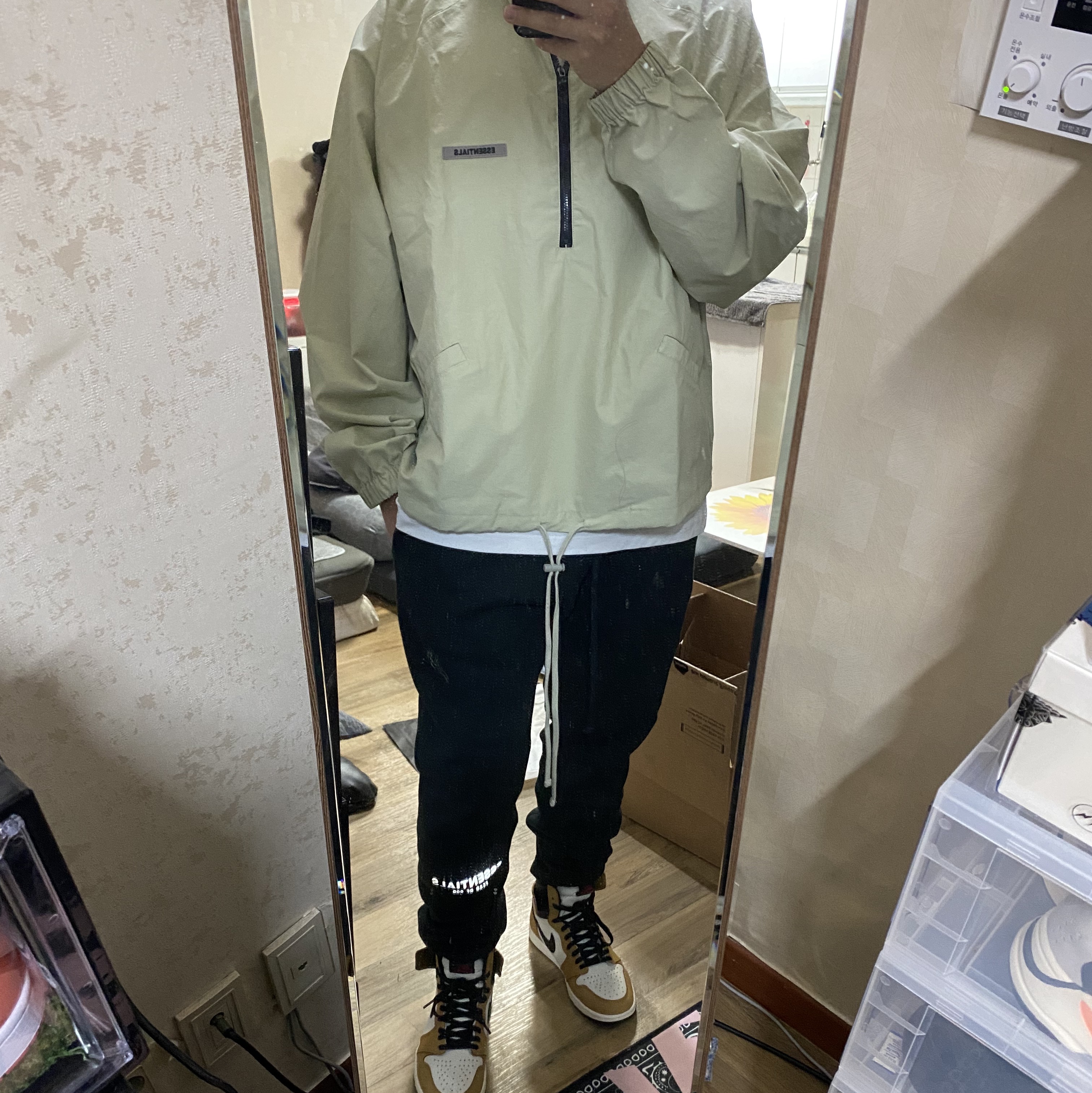 Essentials Track Jacket Black - 20FW, Essentials Track Jacket Alfafa Sage - 20FW 착용 스타일 - 1