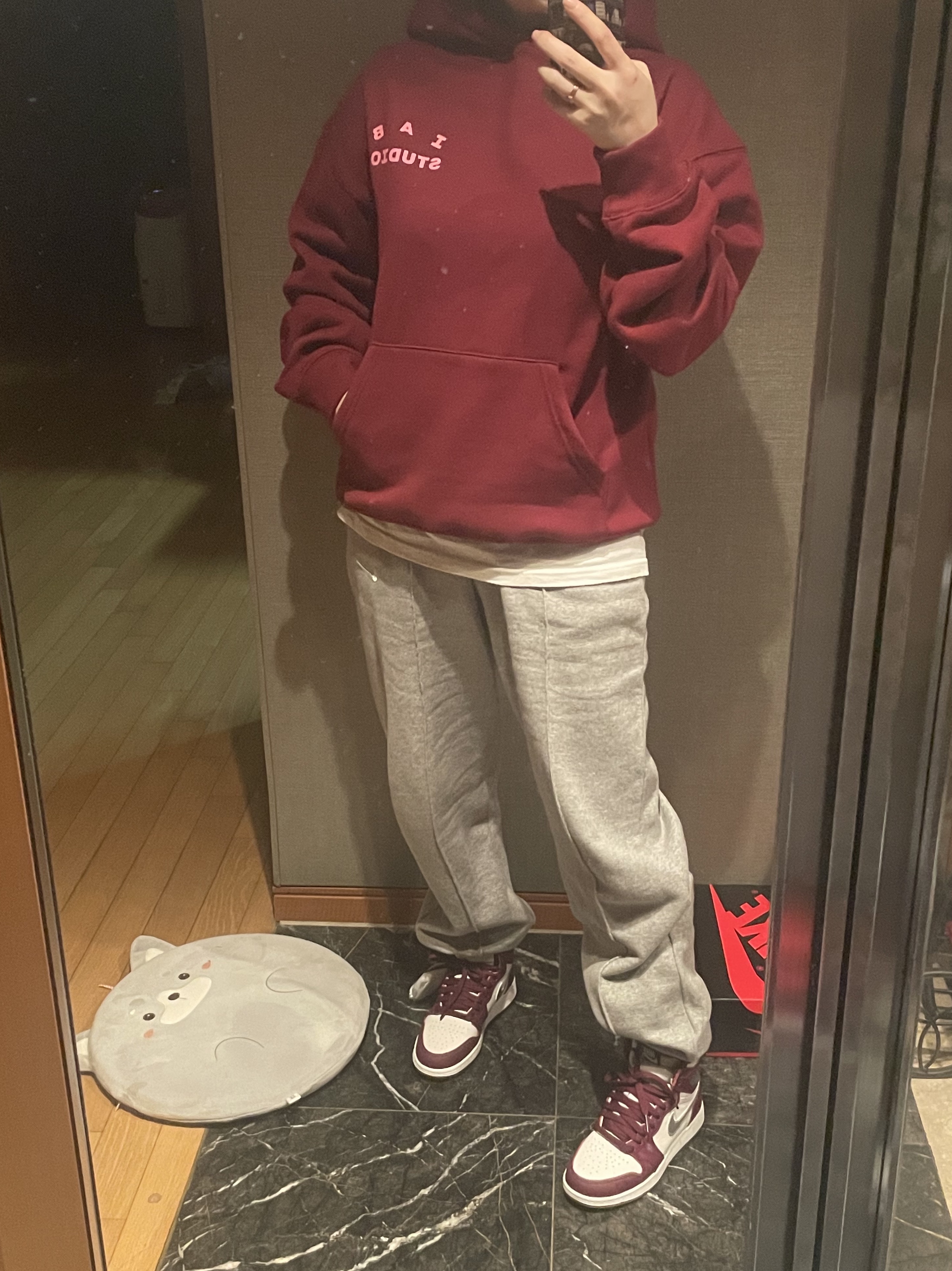 IAB Studio Hoodie Raspberry, (GS) Jordan 1 Retro High OG Bordeaux 착용 스타일 - 2