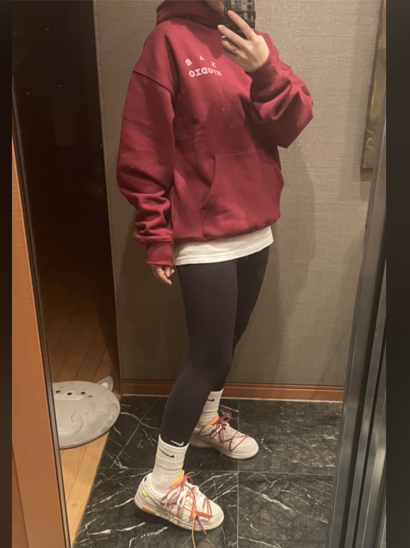 IAB Studio Hoodie Raspberry, Nike x Off-White Dunk Low The 50 - Lot 35 착용 스타일 - 1