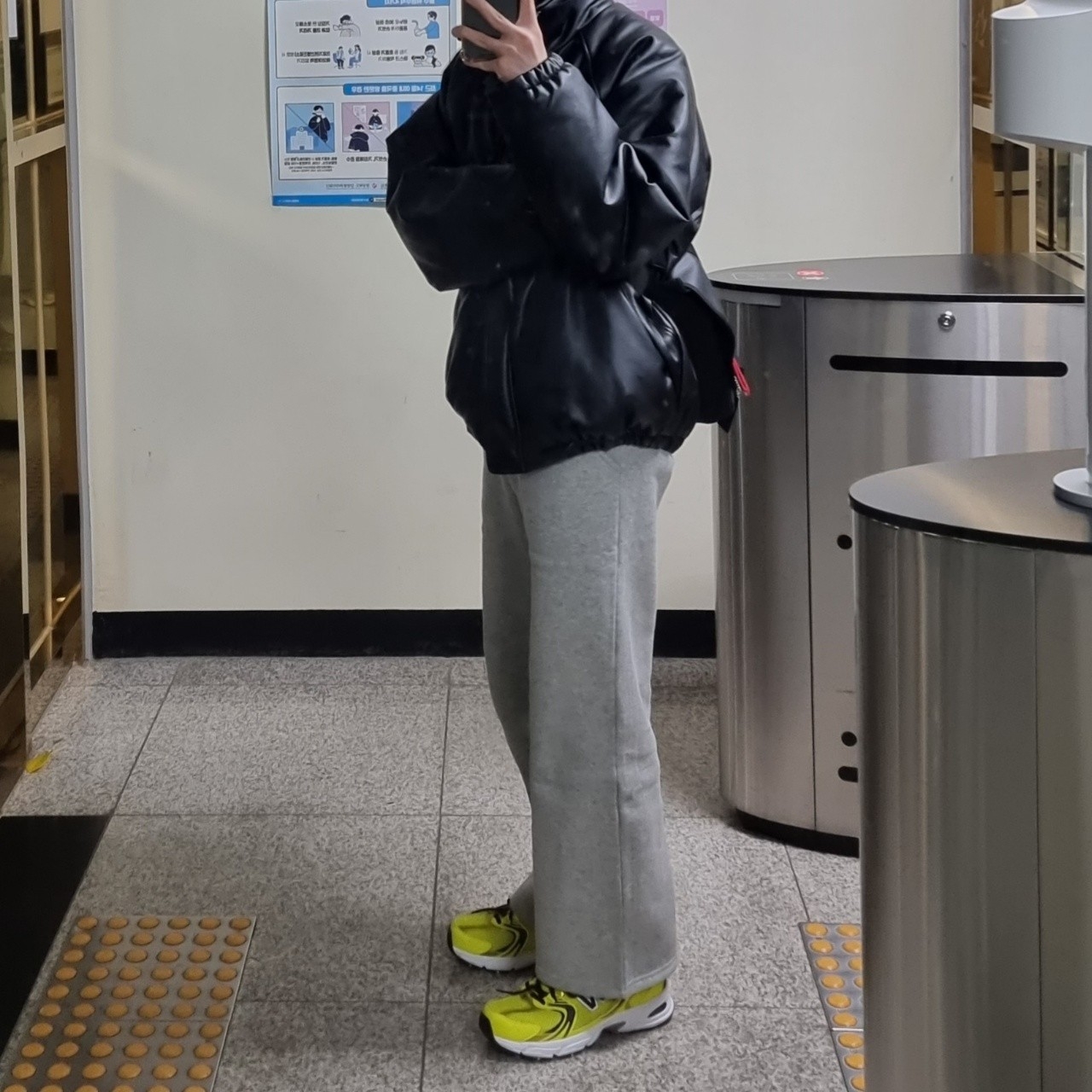 New Balance 530 Yellow 착용 스타일