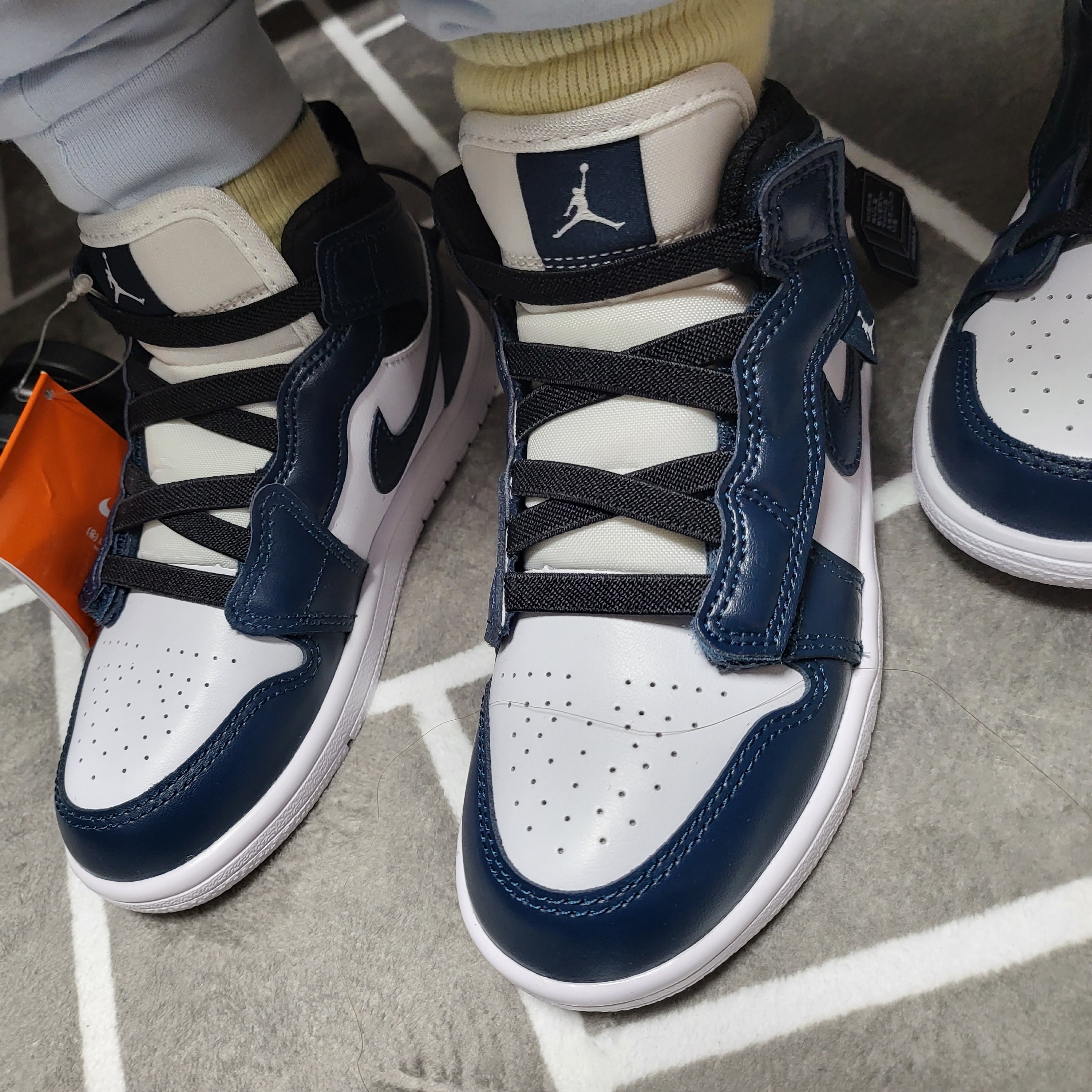 (PS) Jordan 1 Mid Alt Armory Navy, (TD) Jordan 1 Low Alt Armory Navy 착용 스타일 - 1