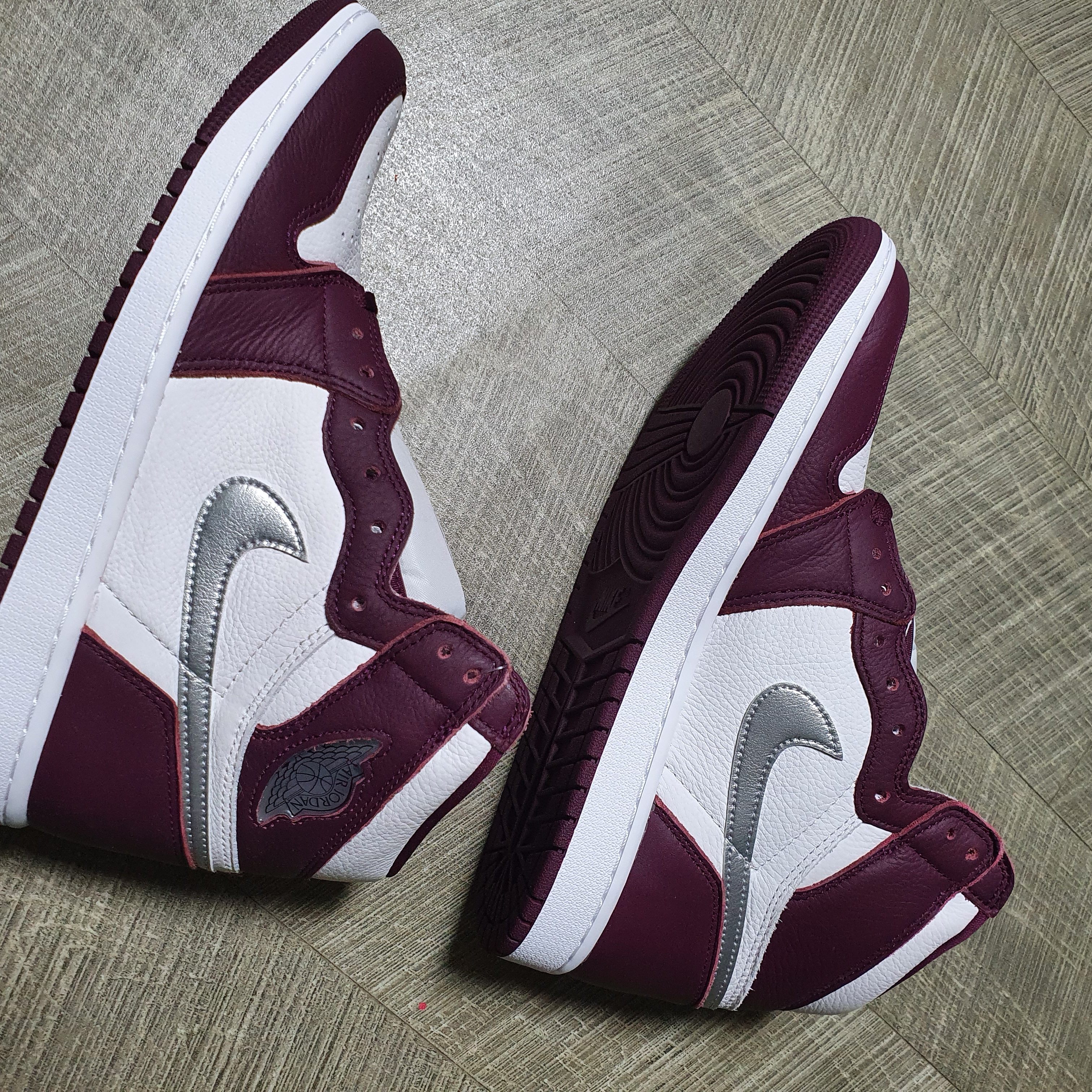 Jordan 1 Retro High OG Bordeaux 착용 스타일 - 1