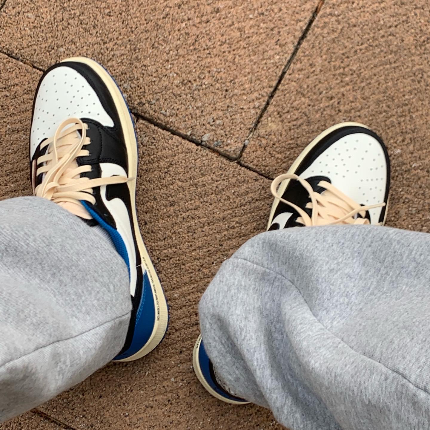 Jordan 1 x Travis Scott x Fragment Retro Low OG SP Military Blue 착용 스타일 - 2