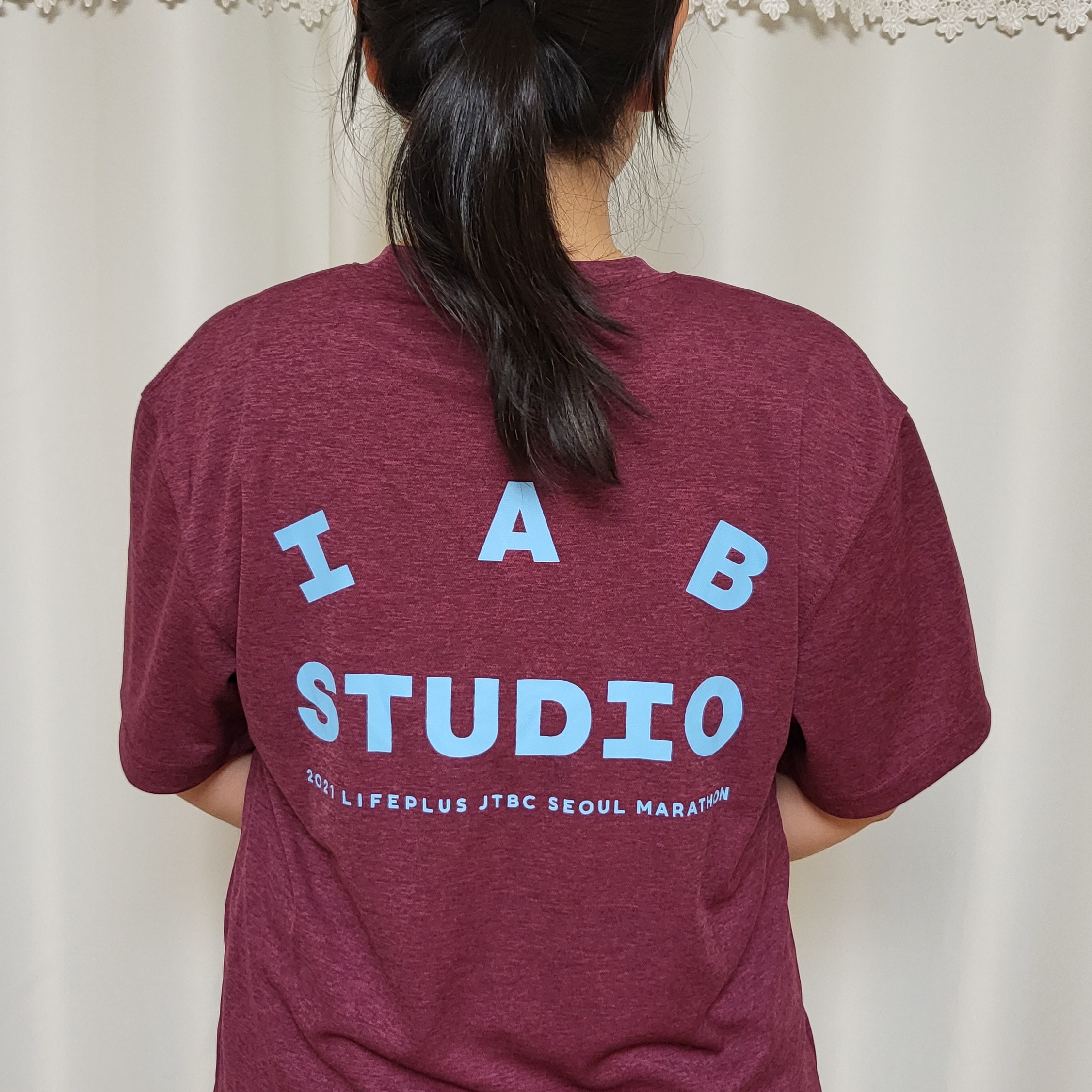 IAB Studio x JTBC 2021 Life Plus Seoul Marathon Pack Red 착용 스타일