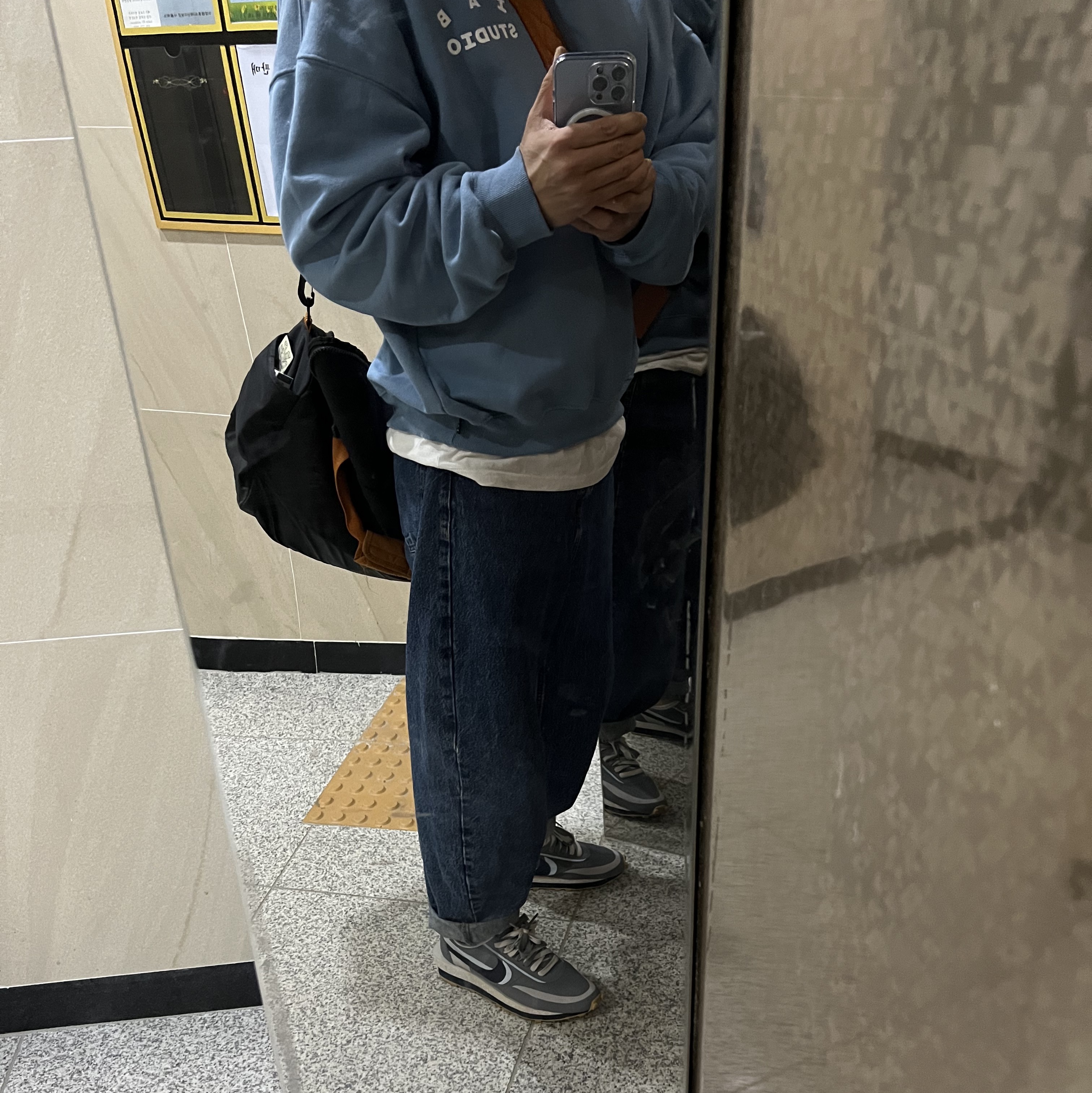 Nike x Sacai x Clot LDWaffle Cool Grey, IAB Studio Crewneck Sky Blue 착용 스타일