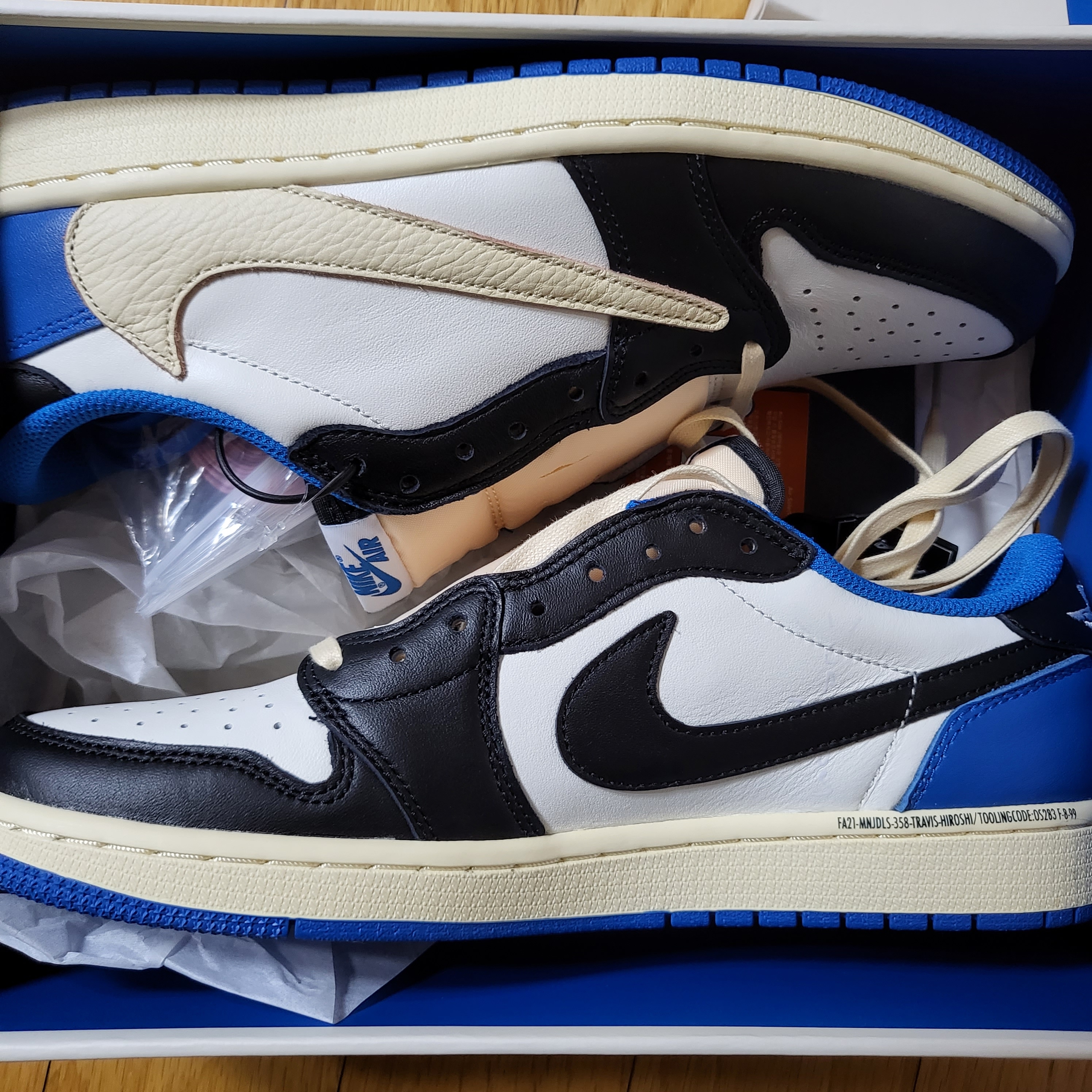 Jordan 1 x Travis Scott x Fragment Retro Low OG SP Military Blue 착용 스타일