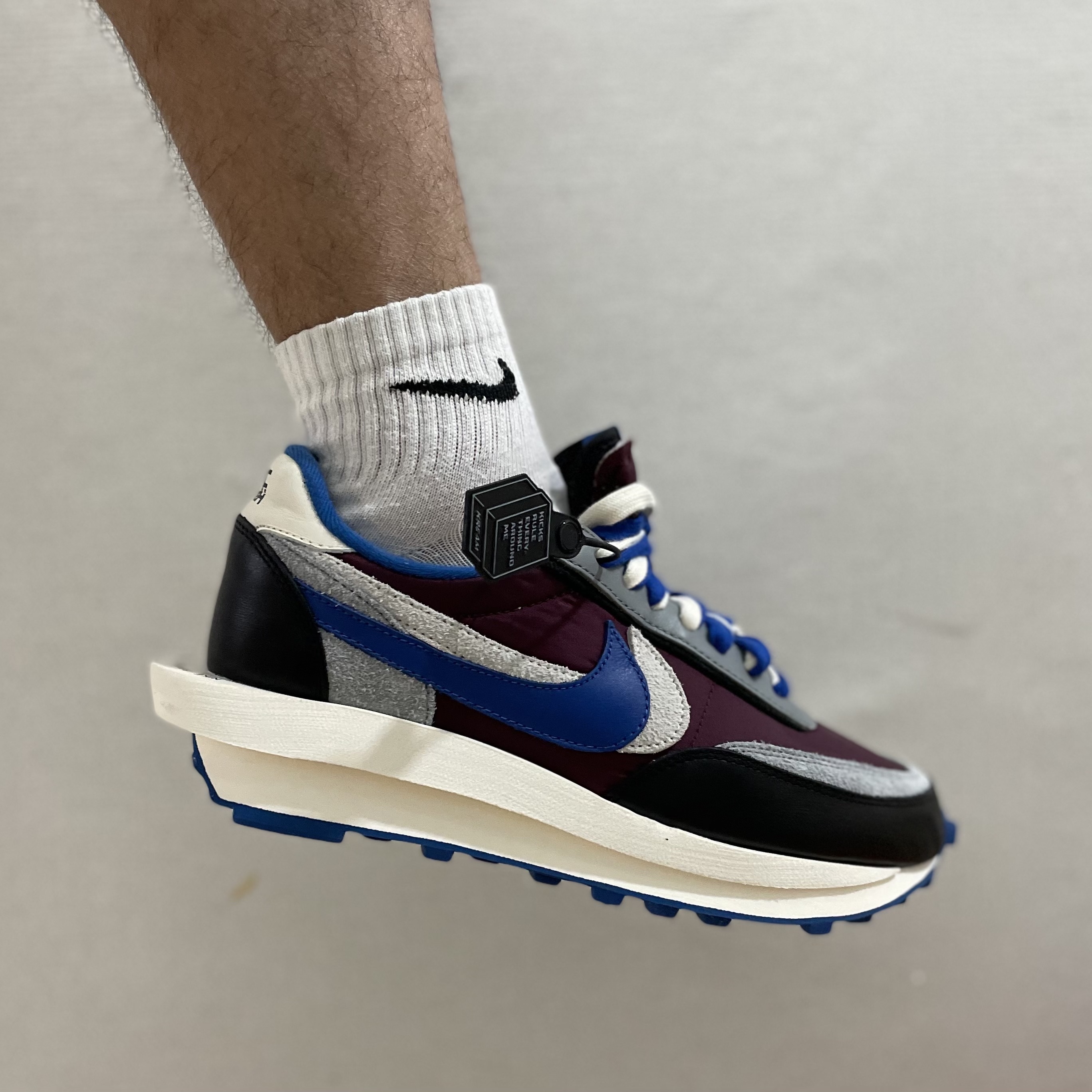 Nike x Sacai x Undercover LDWaffle Night Maroon Team Royal 착용 스타일