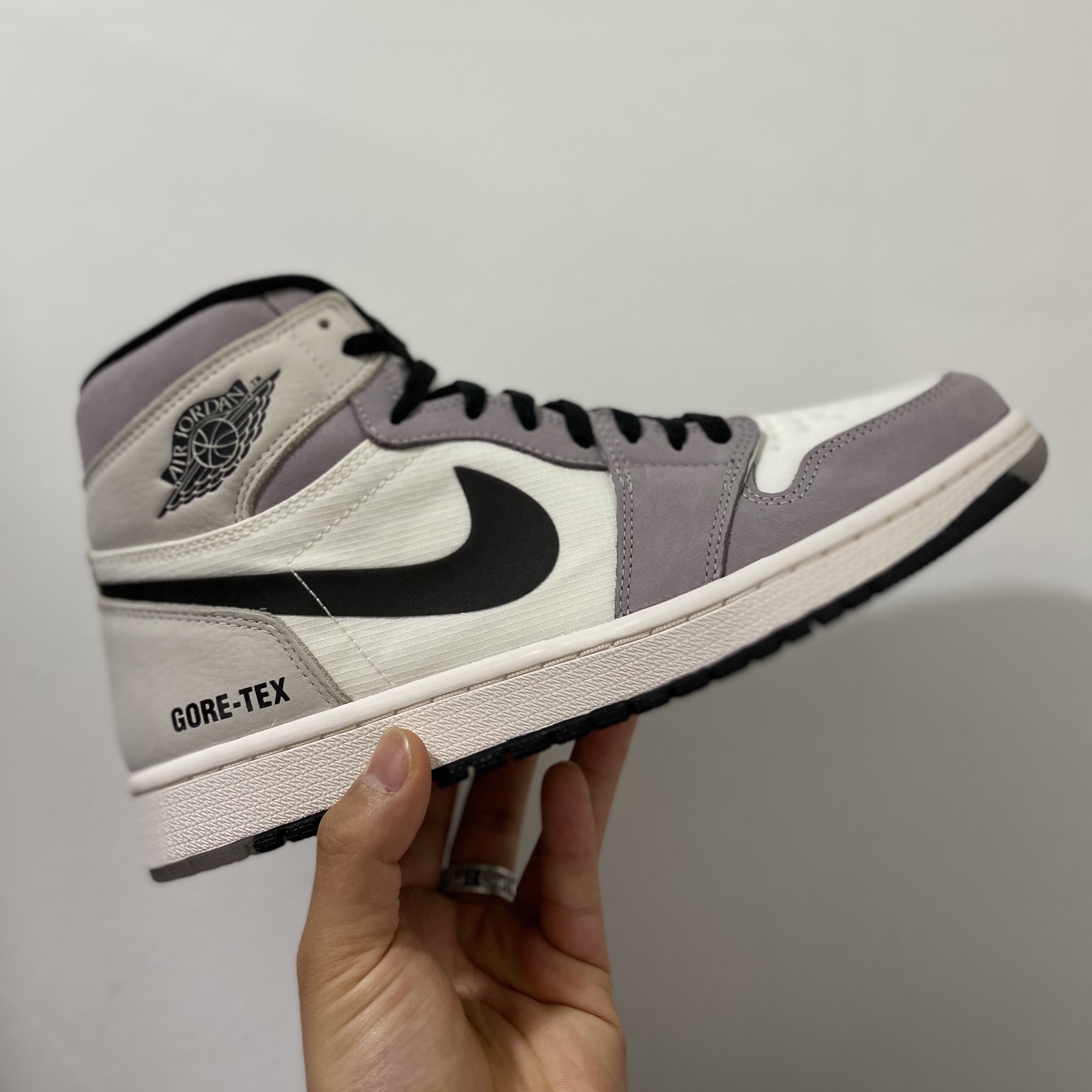 Jordan 1 Element Gore-Tex Sail 착용 스타일 - 1