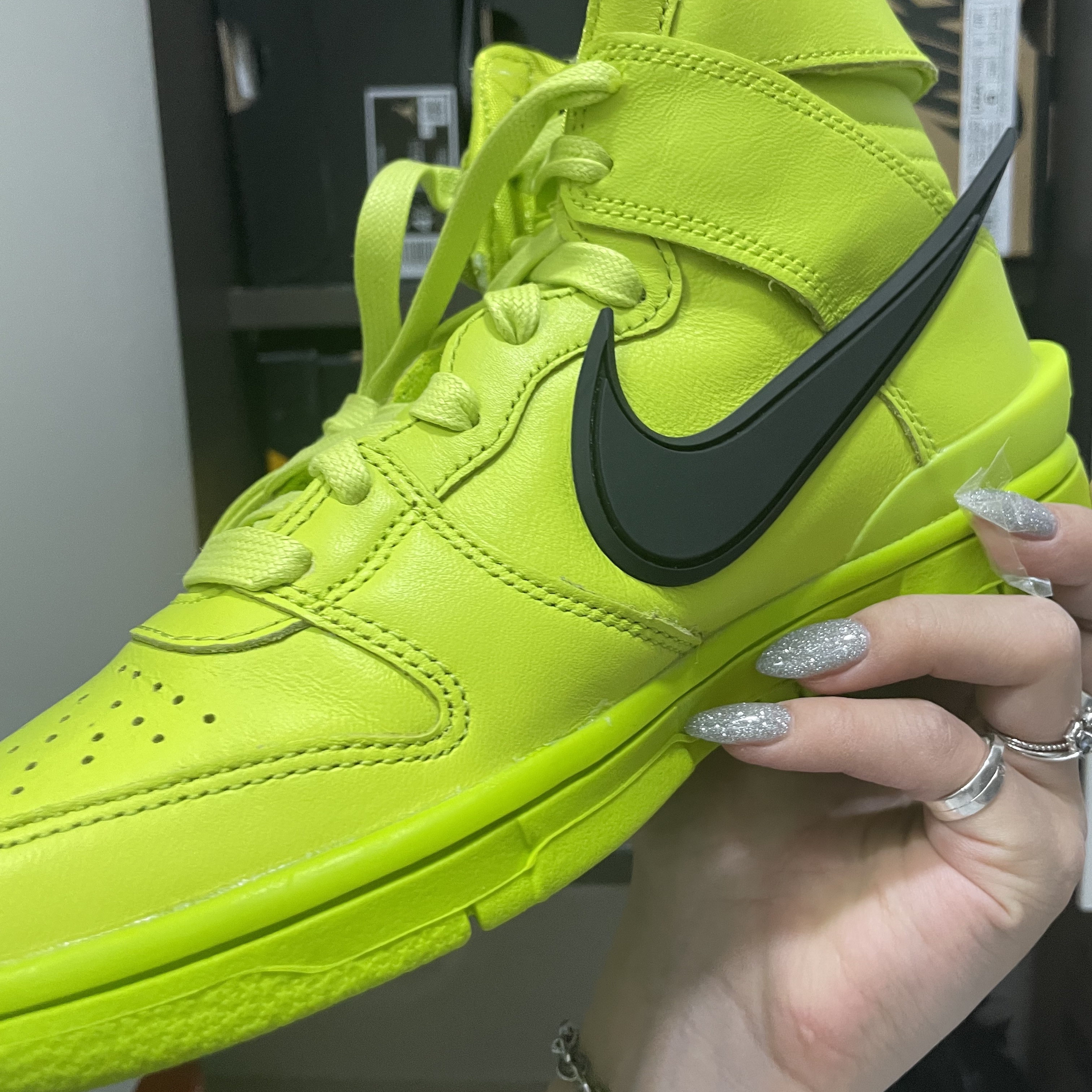Nike x Ambush Dunk High Flash Lime 착용 스타일 - 2