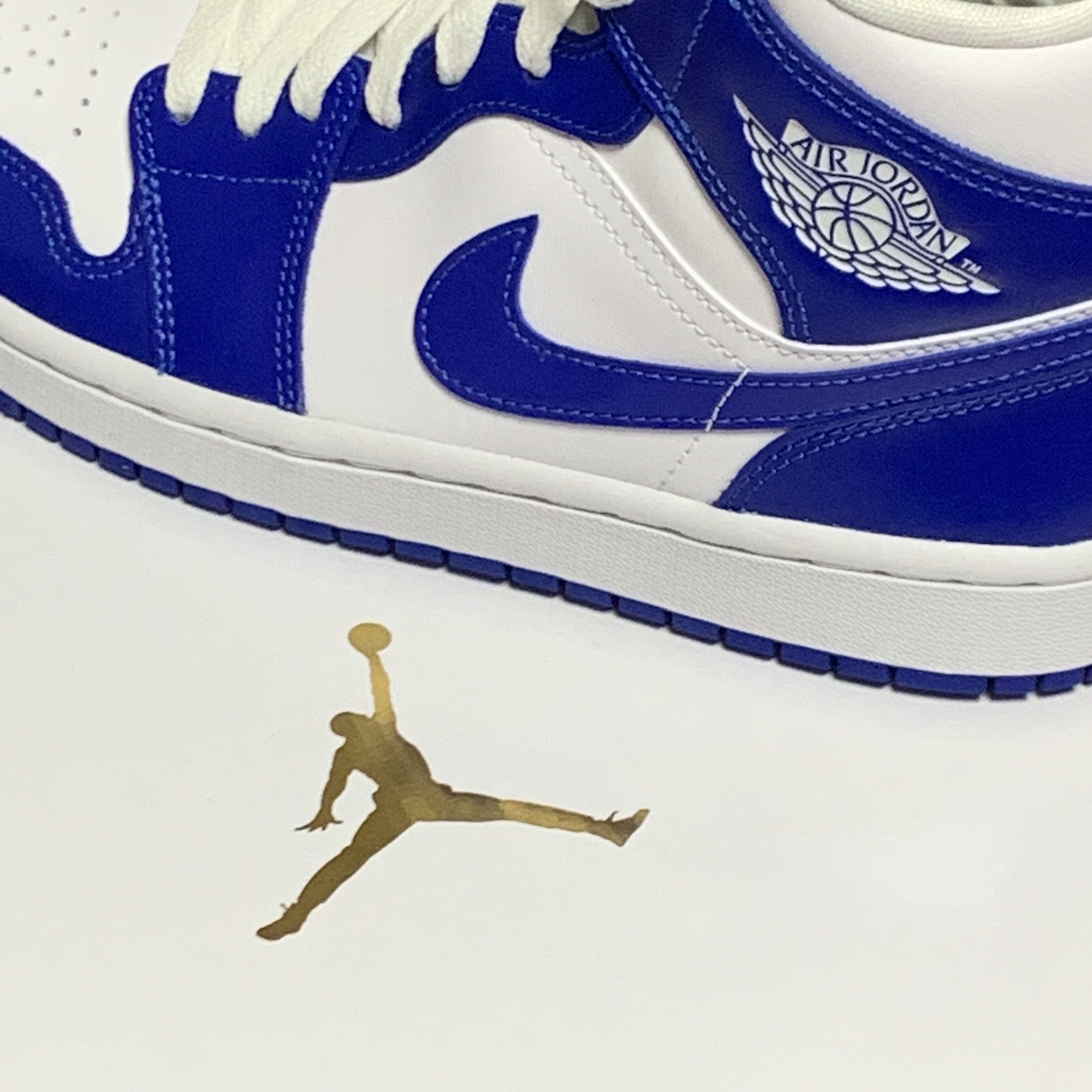 (W) Jordan 1 Mid White Hyper Royal 착용 스타일