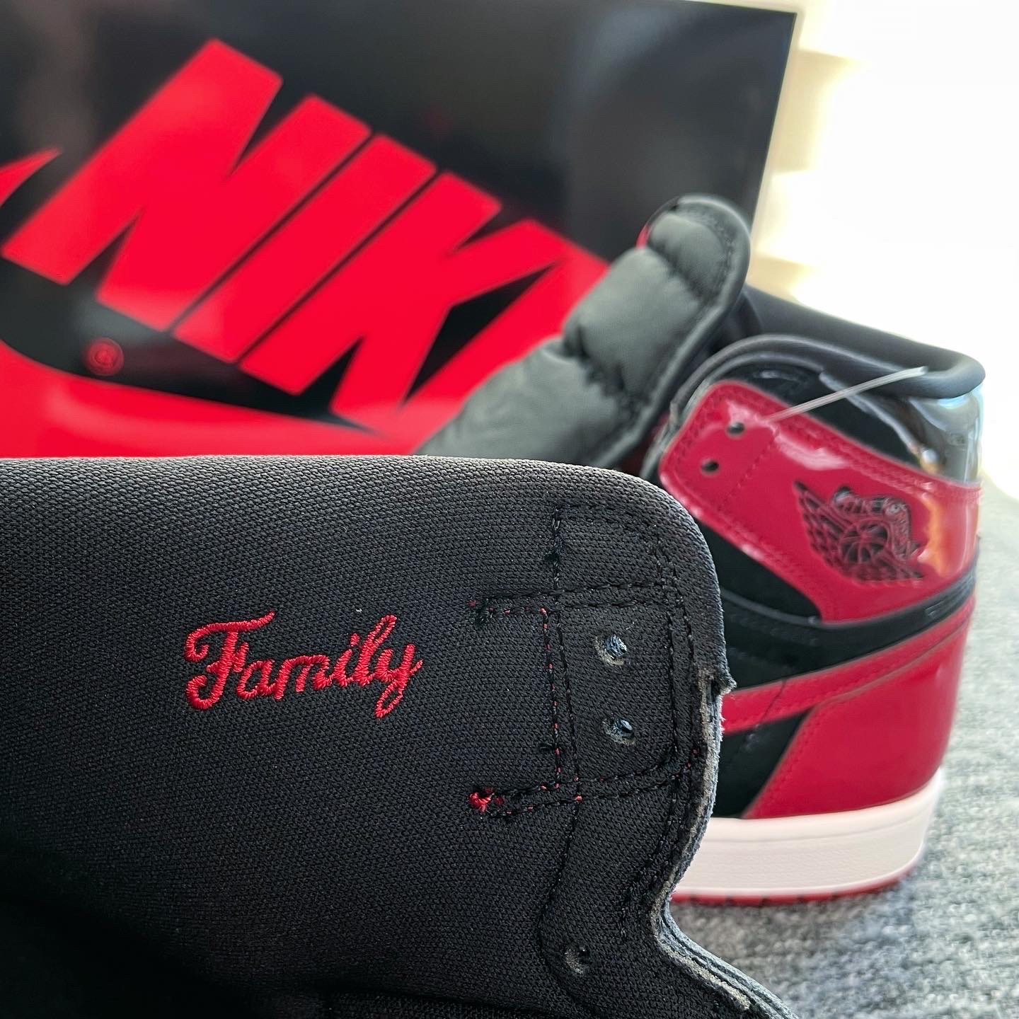 Jordan 1 Retro High OG Patent Bred 착용 스타일 - 3