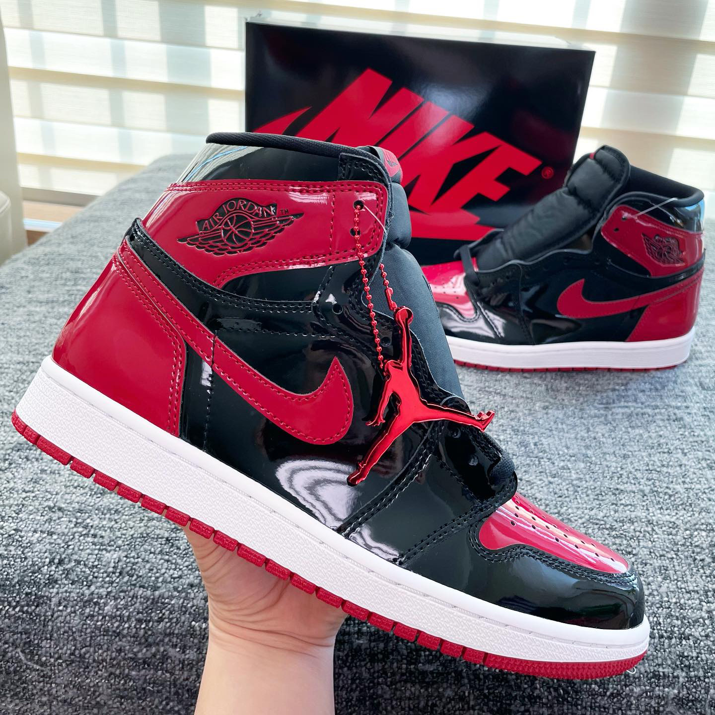 Jordan 1 Retro High OG Patent Bred 착용 스타일 - 1