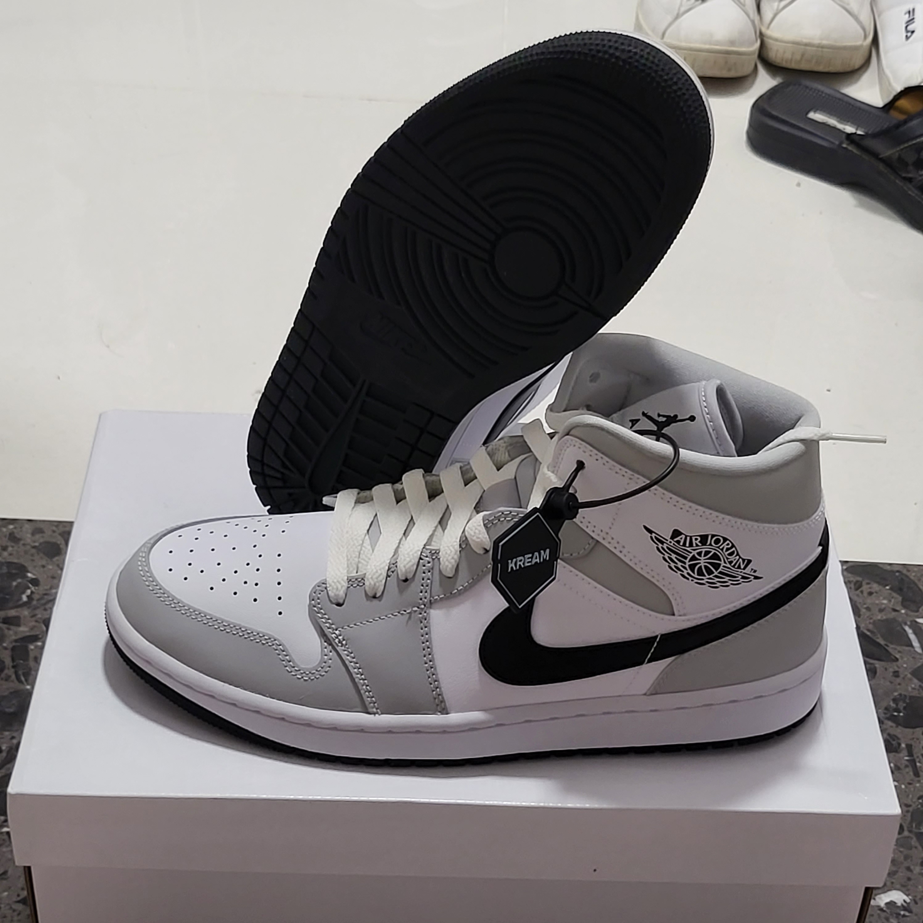 (W) Jordan 1 Mid Grey Fog 착용 스타일