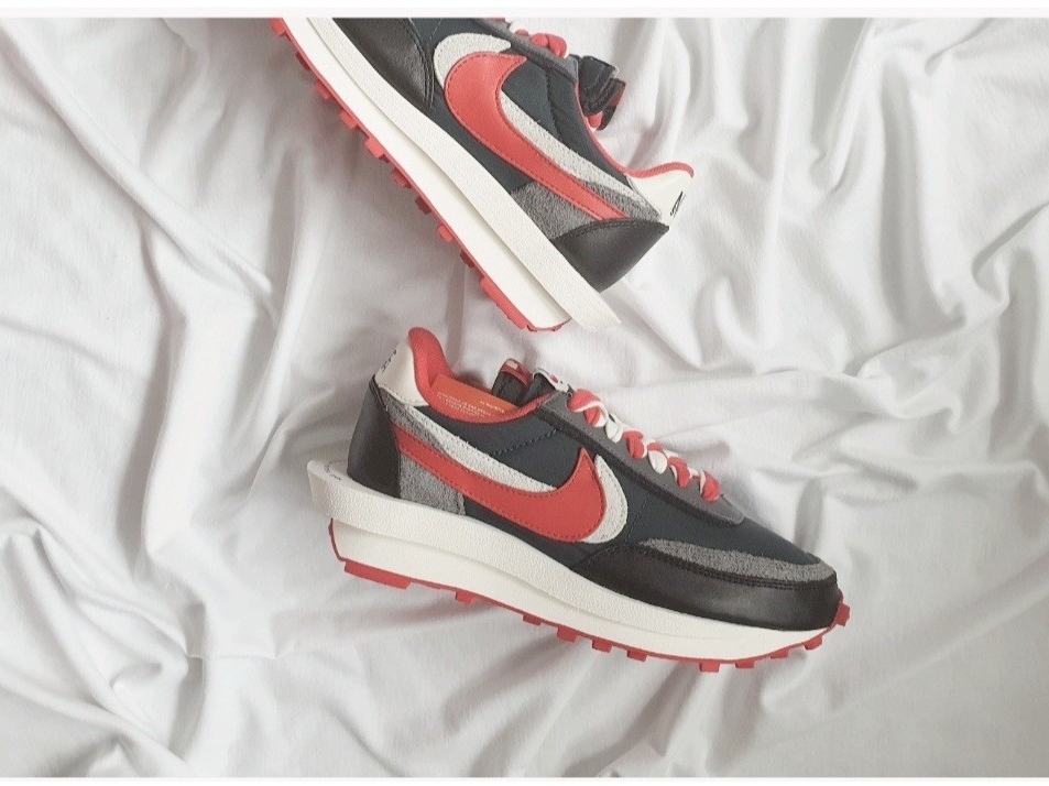 Nike x Sacai x Undercover LDWaffle Midnight Spruce University Red 착용 스타일 - 2