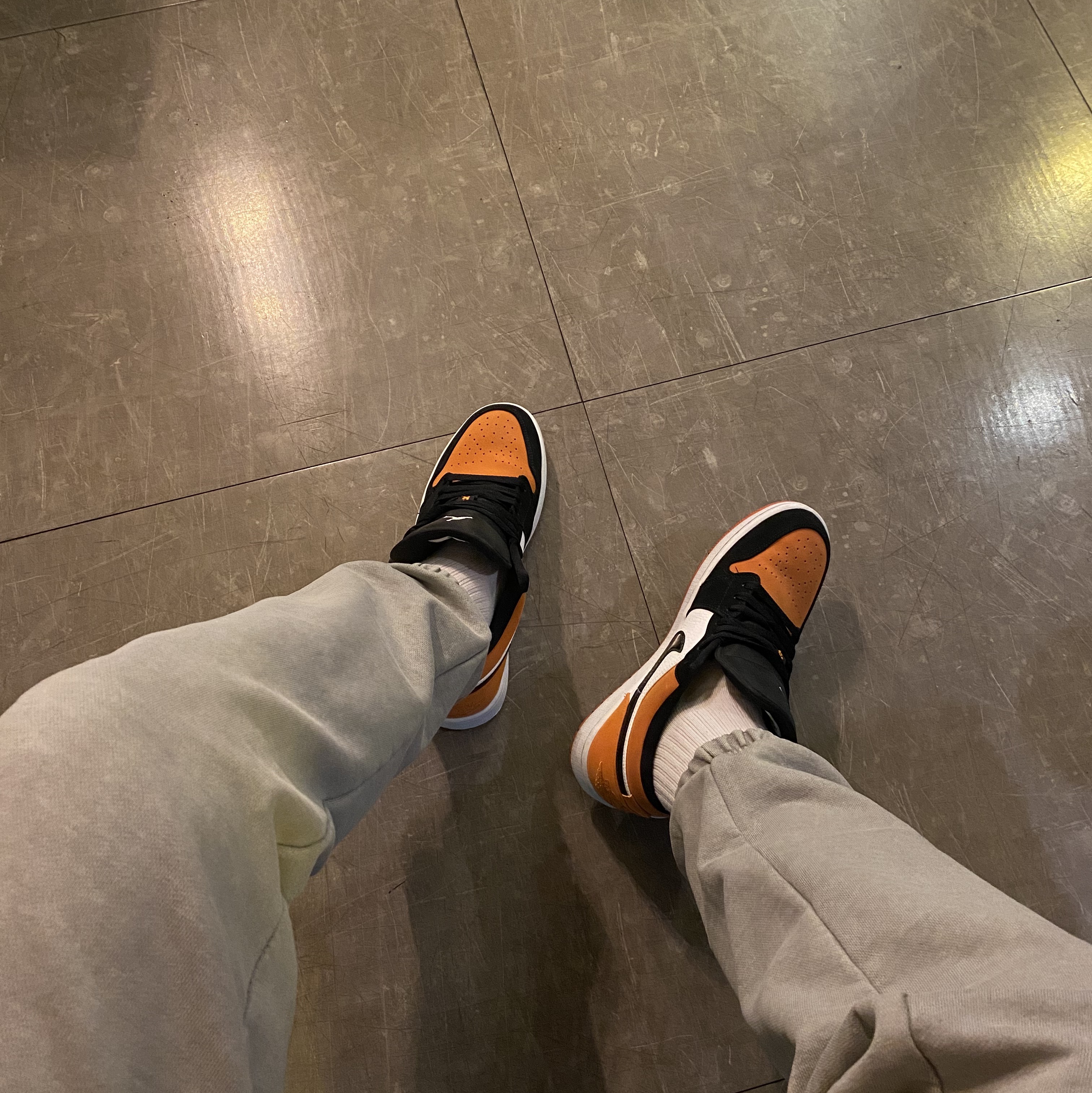 Jordan 1 Low Shattered Backboard 착용 스타일