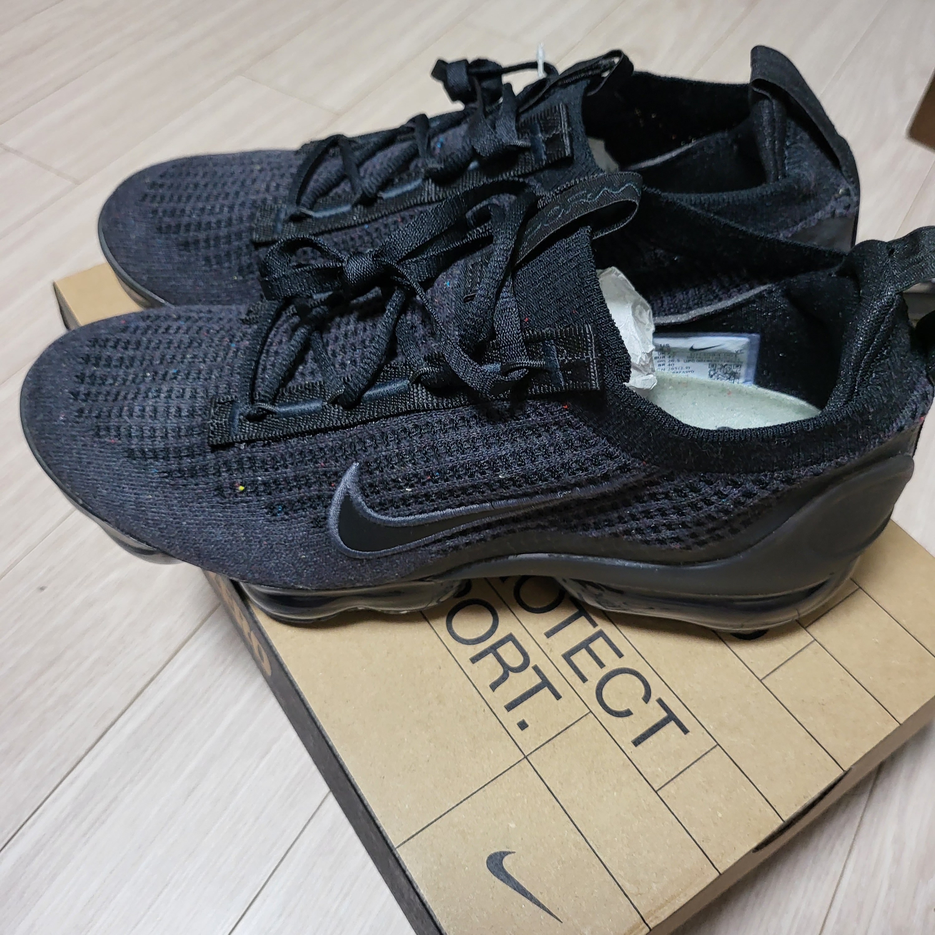 Nike Air VaporMax 2021 Flyknit Triple Black 착용 스타일 - 4