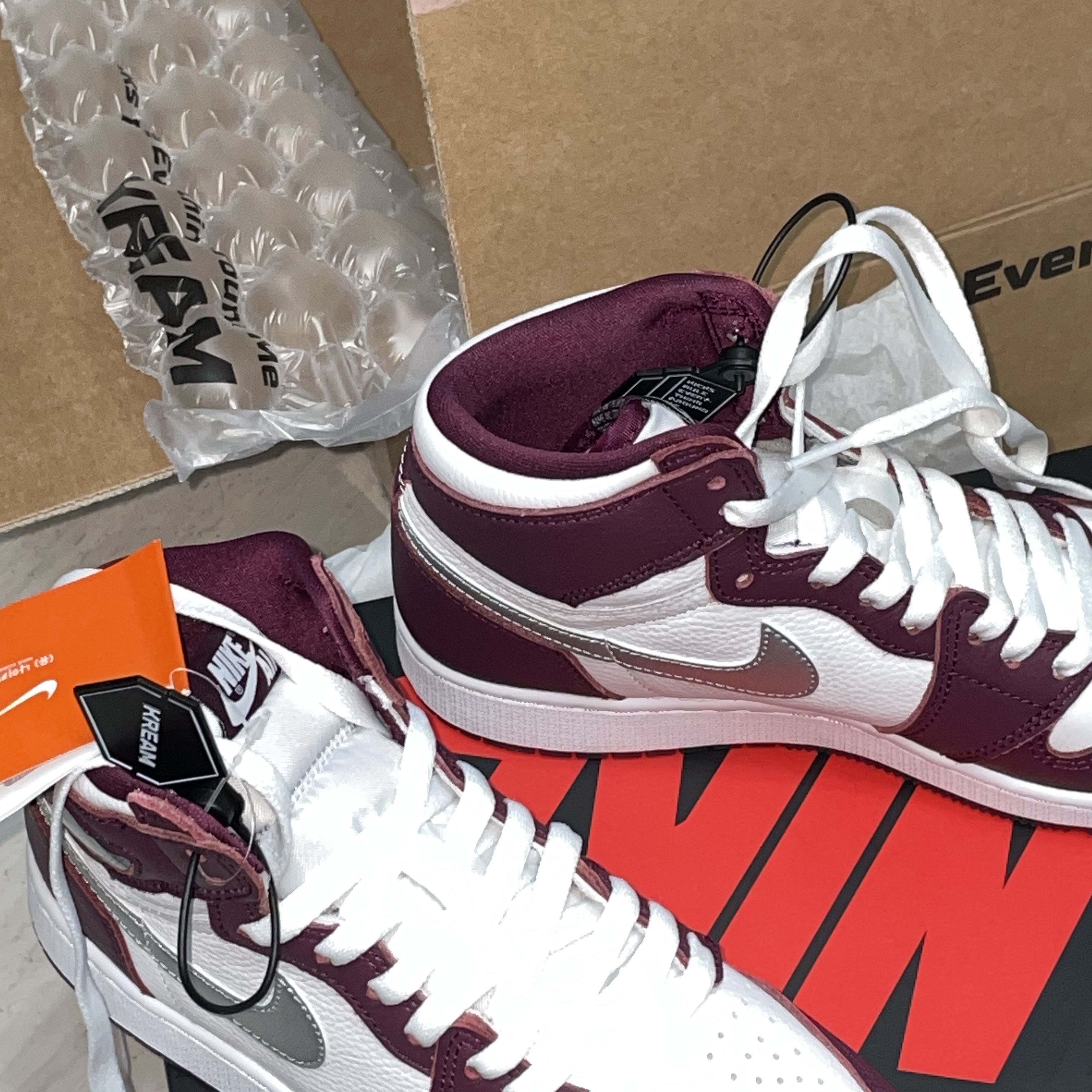 (GS) Jordan 1 Retro High OG Bordeaux 착용 스타일 - 2