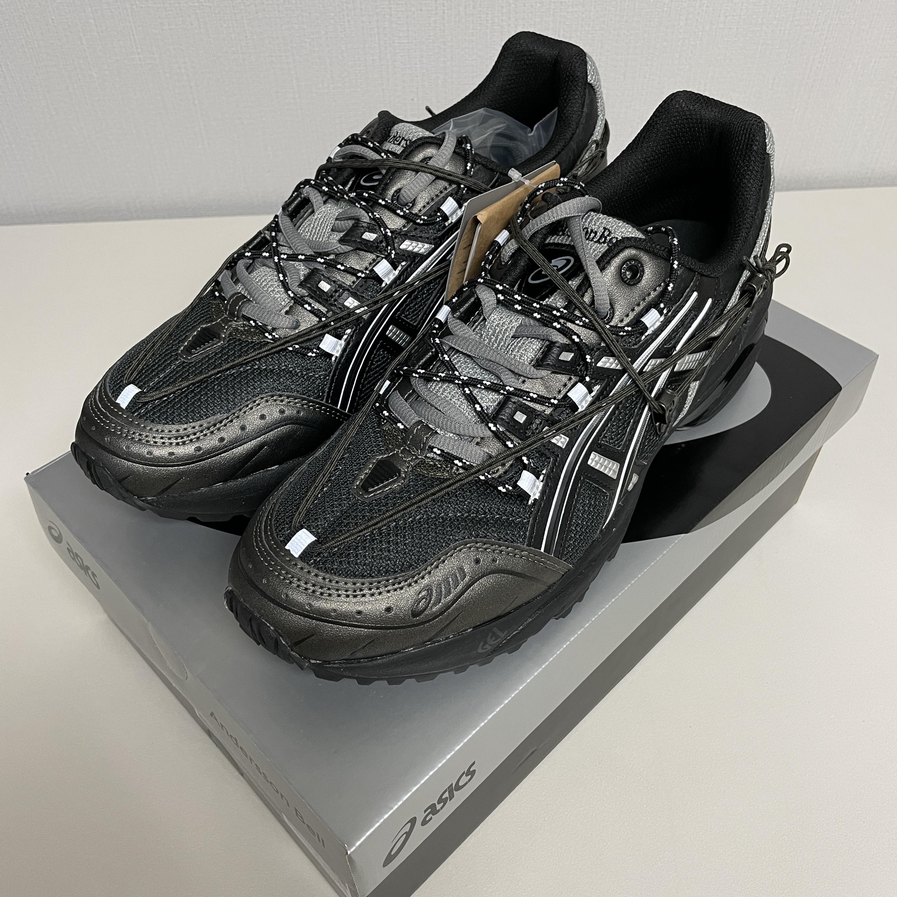 Asics x Andersson Bell Gel-1090 Black Silver 착용 스타일