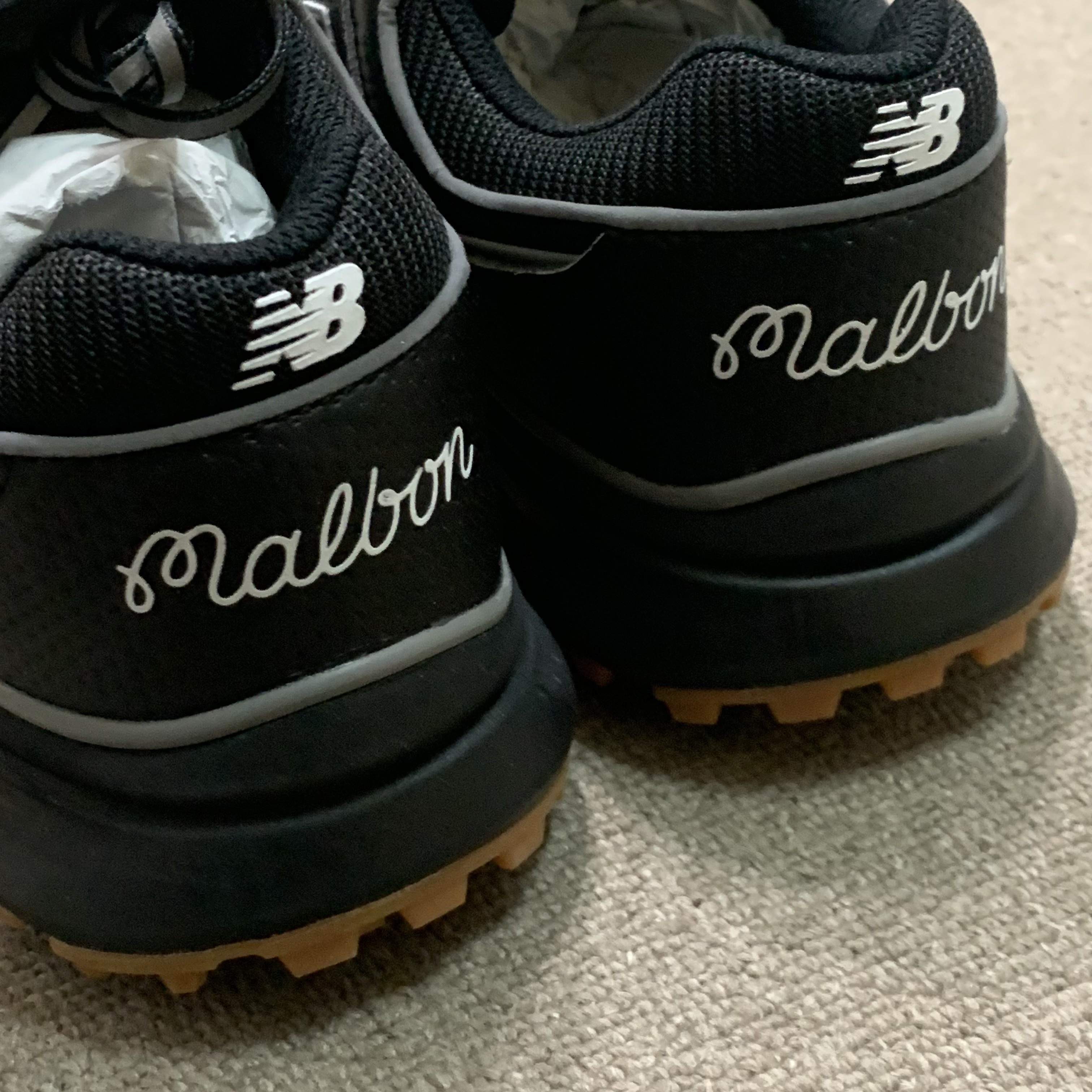 New Balance x Malbon 997 Golf Black (With Korea Limited Shoes Case) 착용 스타일 - 3