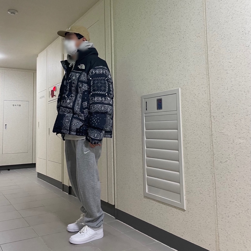The North Face 1996 Novelty Nuptse Jacket Dark Navy, Nike Air Force 1 '07 Low White 착용 스타일 - 2