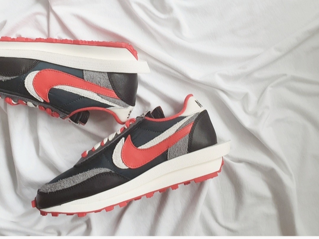 Nike x Sacai x Undercover LDWaffle Midnight Spruce University Red 착용 스타일 - 4