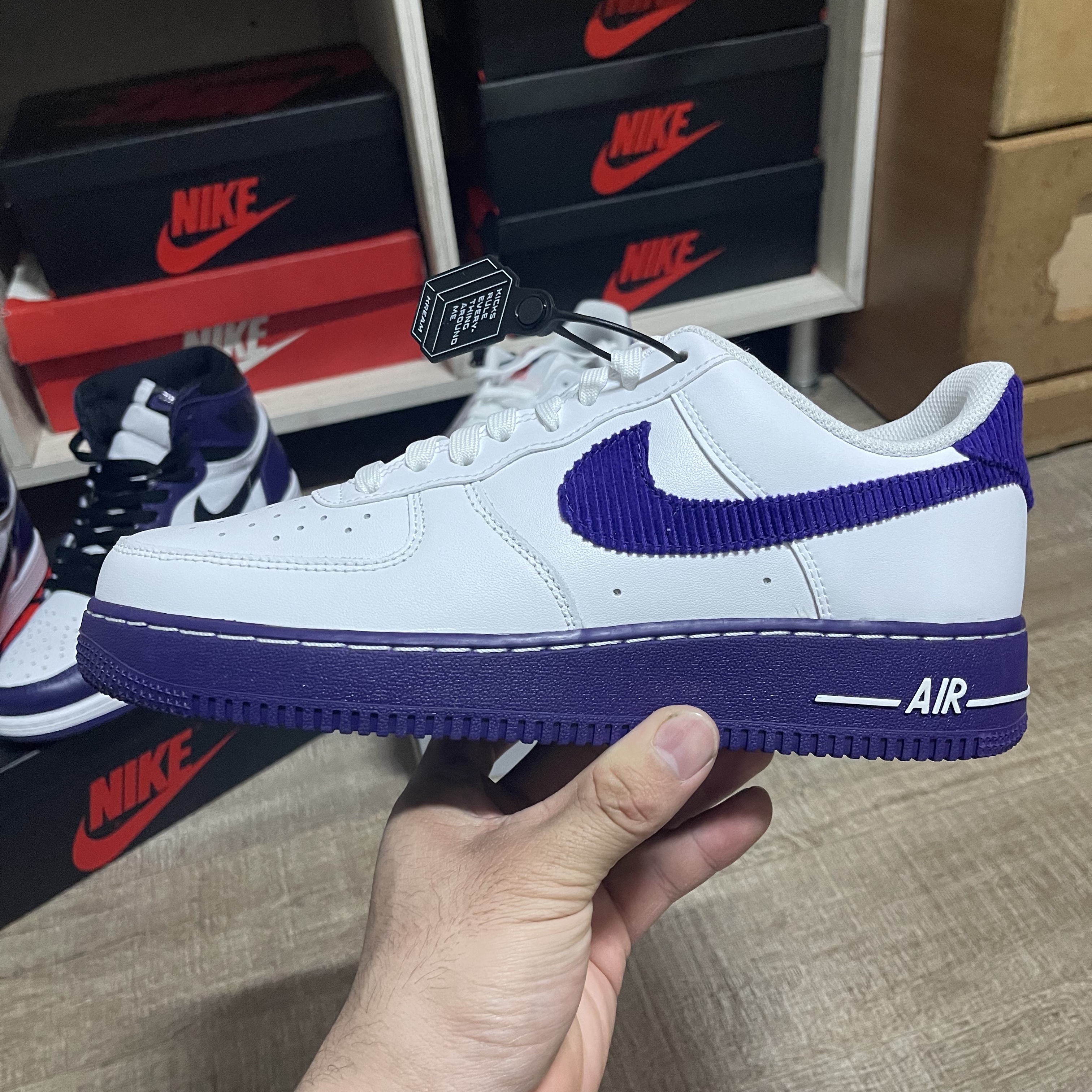 Nike Air Force 1 '07 LV8 EMB White and Court Purple 착용 스타일