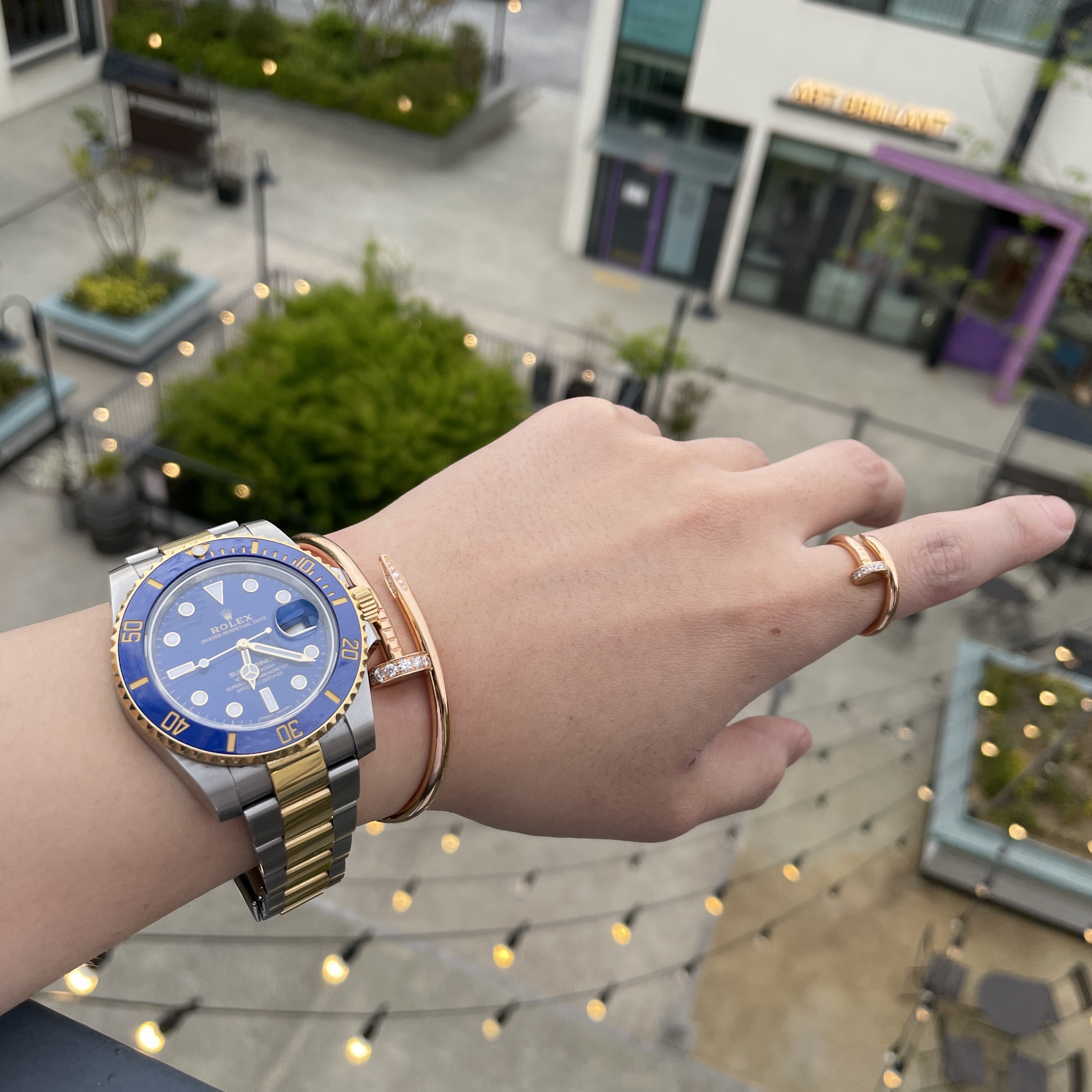 Rolex Submariner Date 41mm 126613LB Royal Blue Oyster 착용 스타일