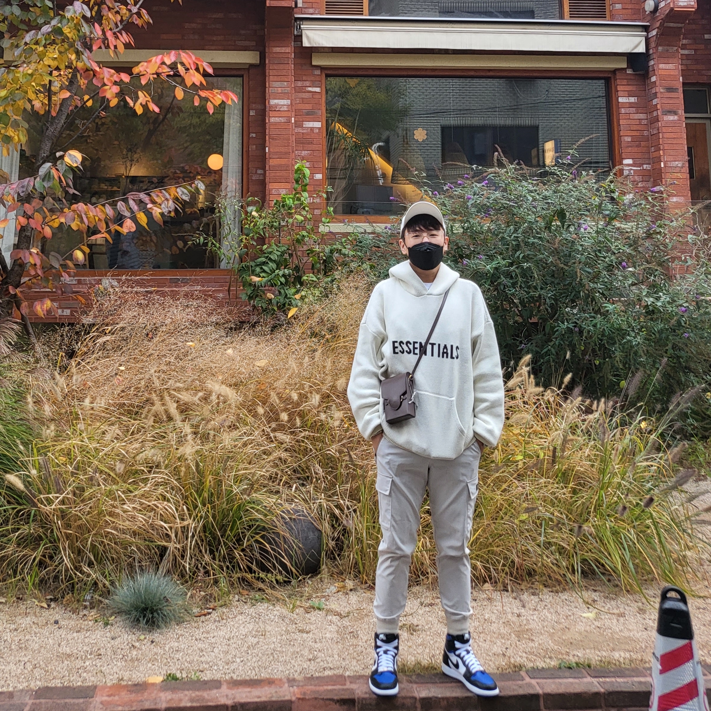 Essentials Knit Hoodie Cream - 20FW, Jordan 1 Retro High OG Royal Toe 착용 스타일
