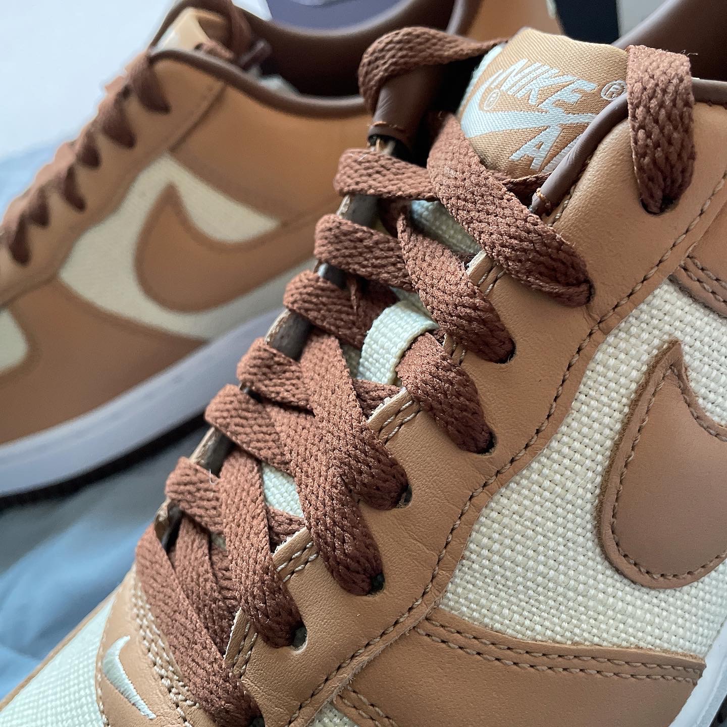 Nike Air Force 1 Low QS Acorn 2021 착용 스타일 - 3