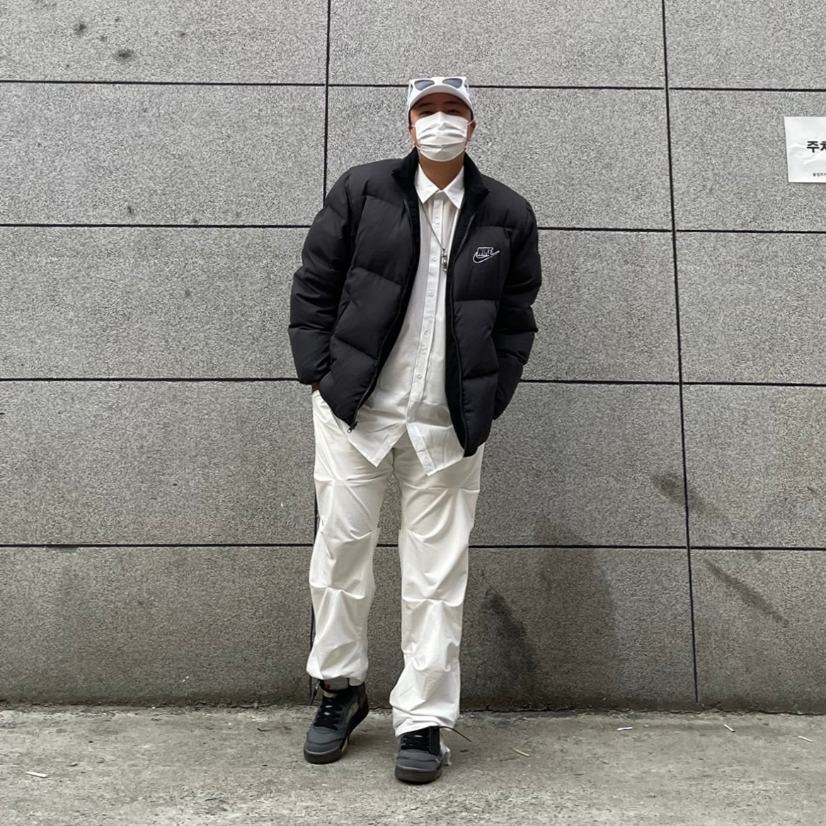 Supreme x Nike Reversible Puffy Jacket Black - 21SS, Jordan 5 x Off-White Retro SP Black Muslin 착용 스타일