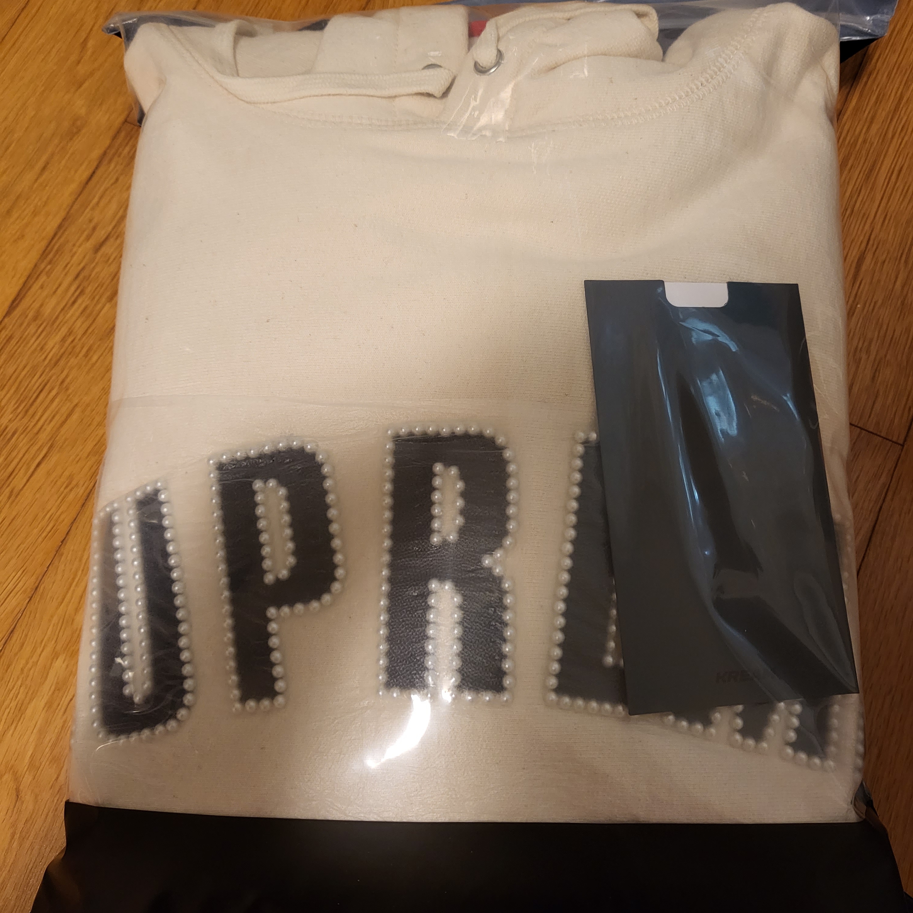Supreme Pearl Logo Hooded Sweatshirt Natural - 21FW 착용 스타일 - 2