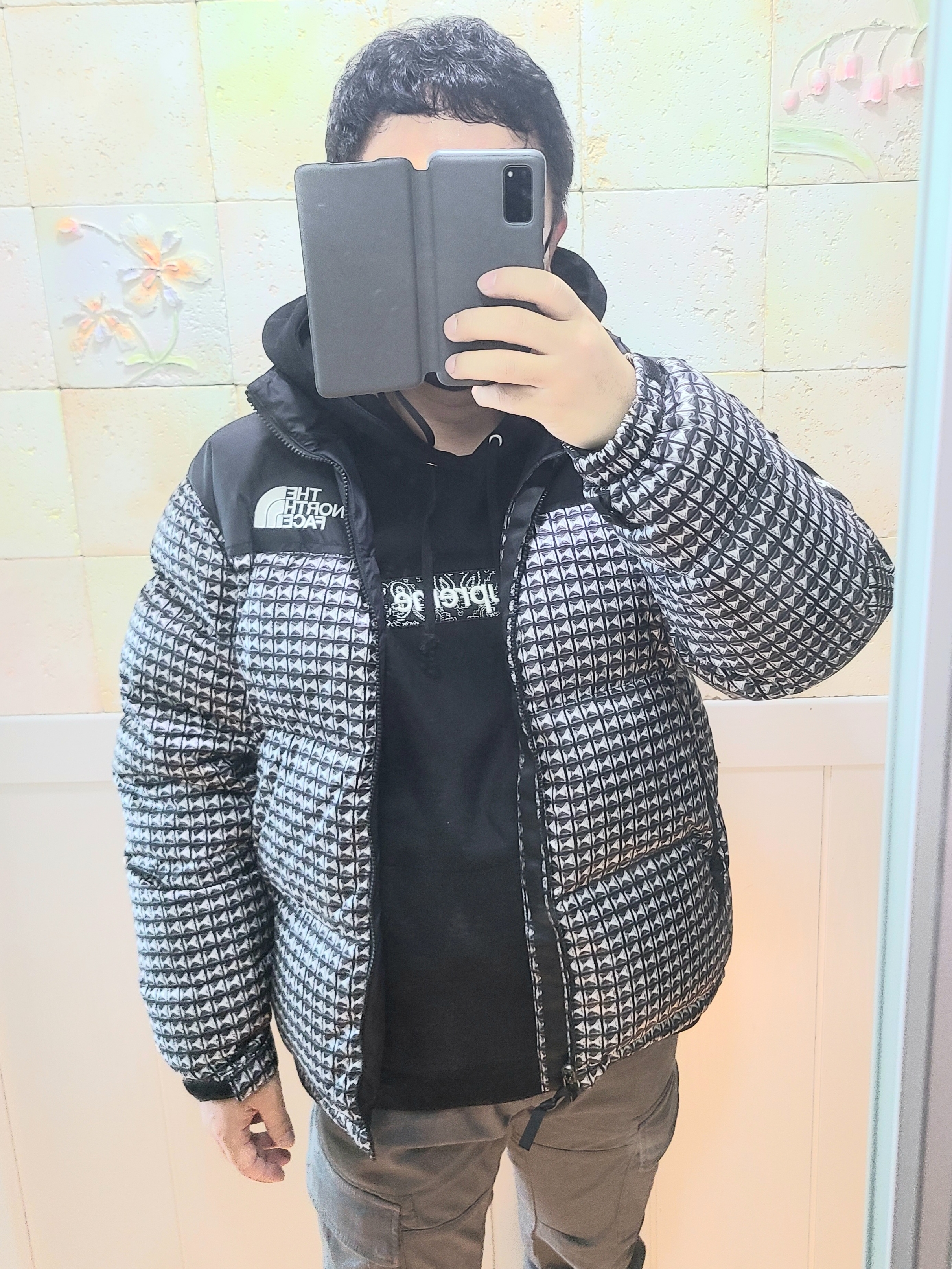 Supreme x The North Face Studded Nuptse Jacket Black - 21SS, Supreme Bandana Box Logo Hooded Sweatshirt Black - 19FW 착용 스타일 - 1