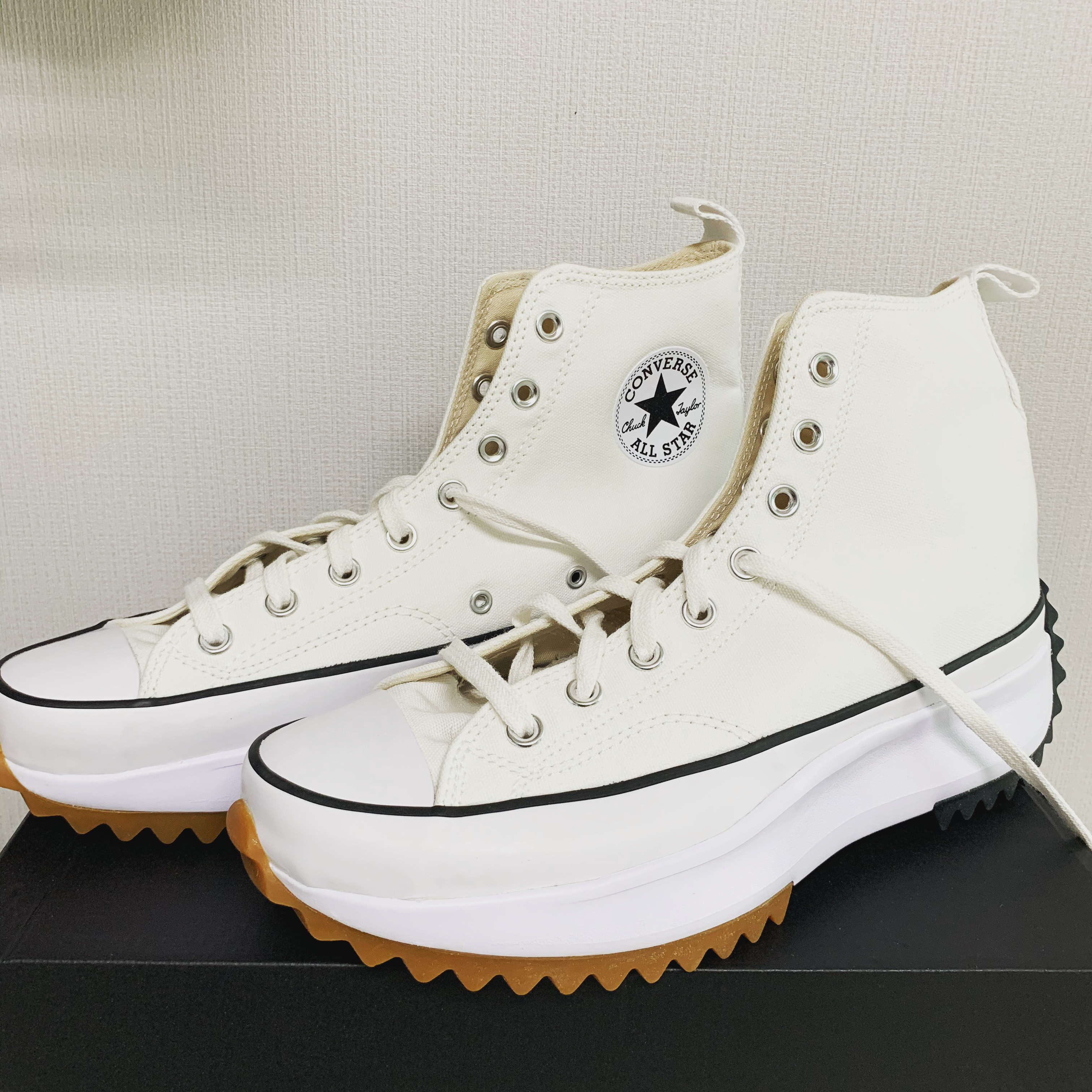 Converse Run Star Hike Hi White Black Gum 착용 스타일