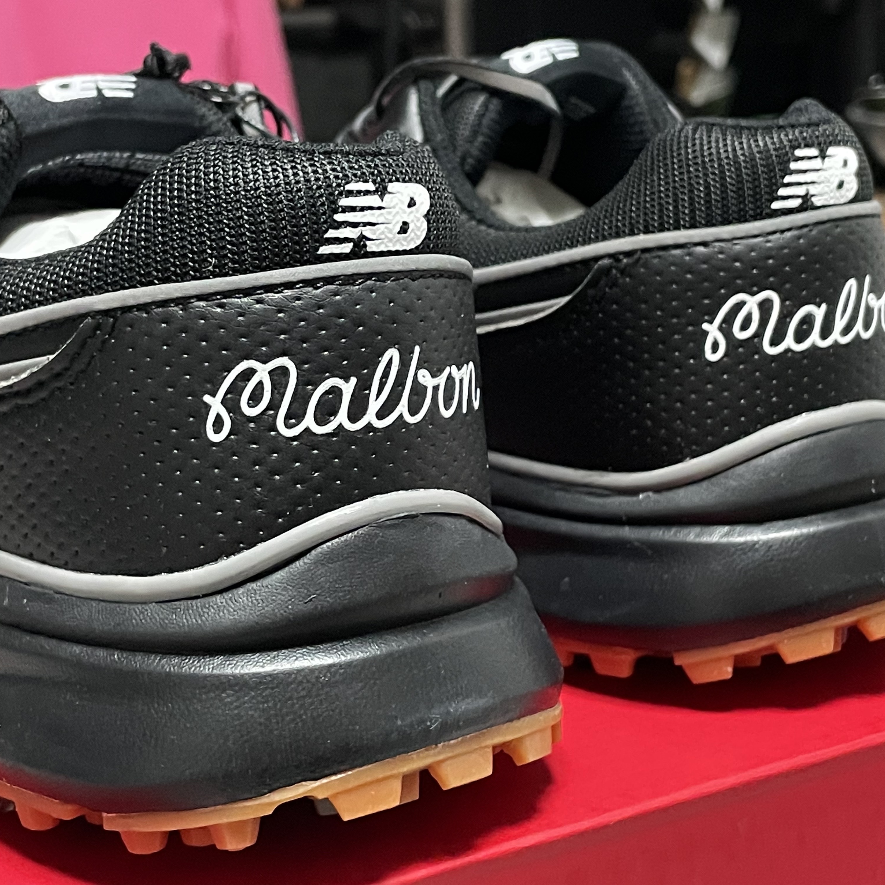 New Balance x Malbon 997 Golf Black (With Korea Limited Shoes Case) 착용 스타일 - 3