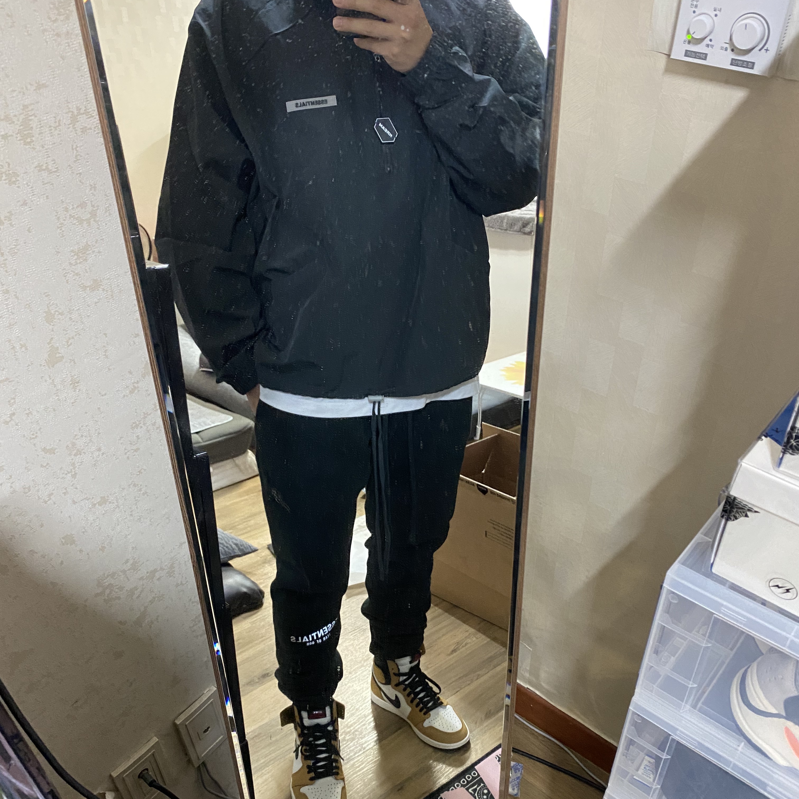 Essentials Track Jacket Black - 20FW, Essentials Track Jacket Alfafa Sage - 20FW 착용 스타일 - 2