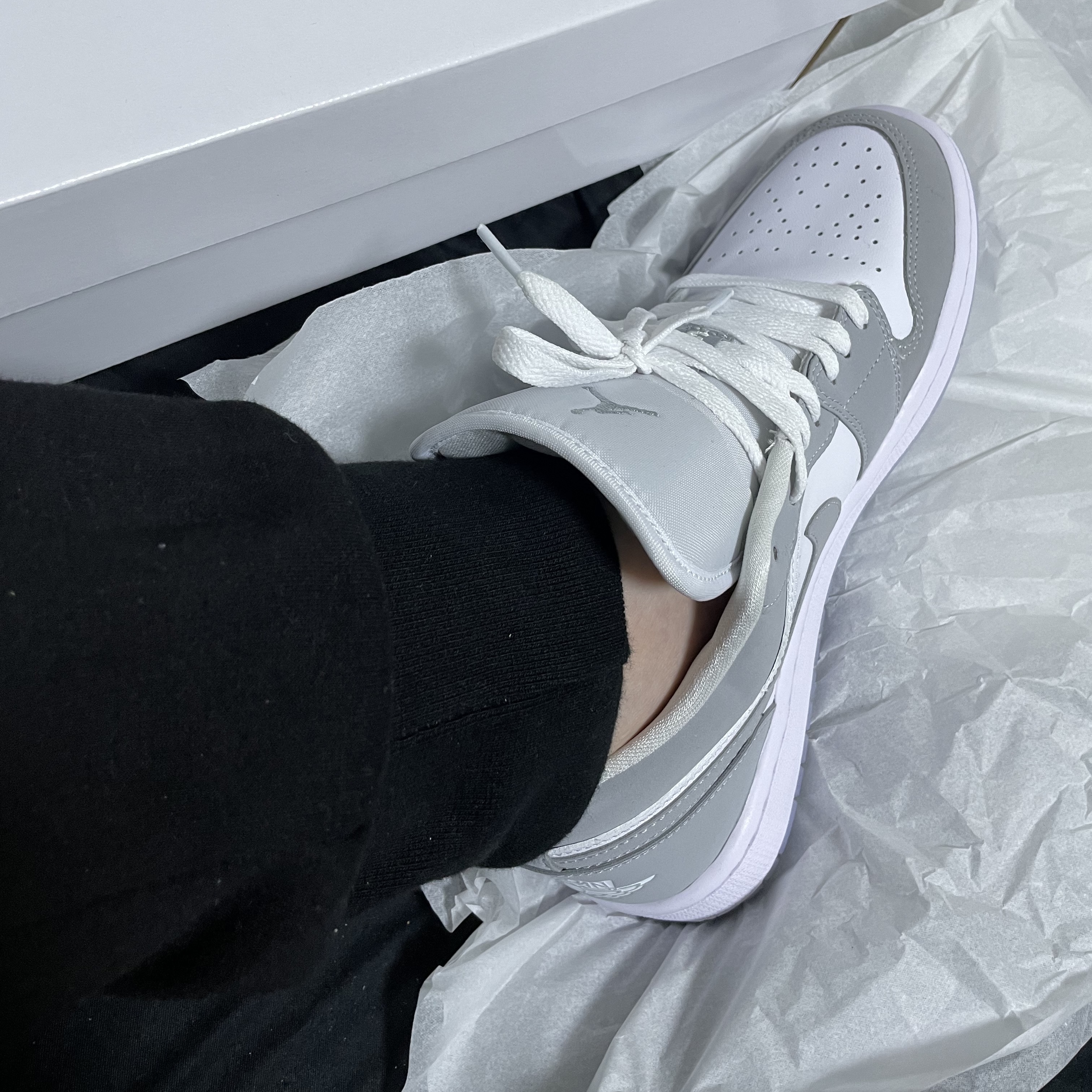 (W) Jordan 1 Low White Wolf Grey 착용 스타일