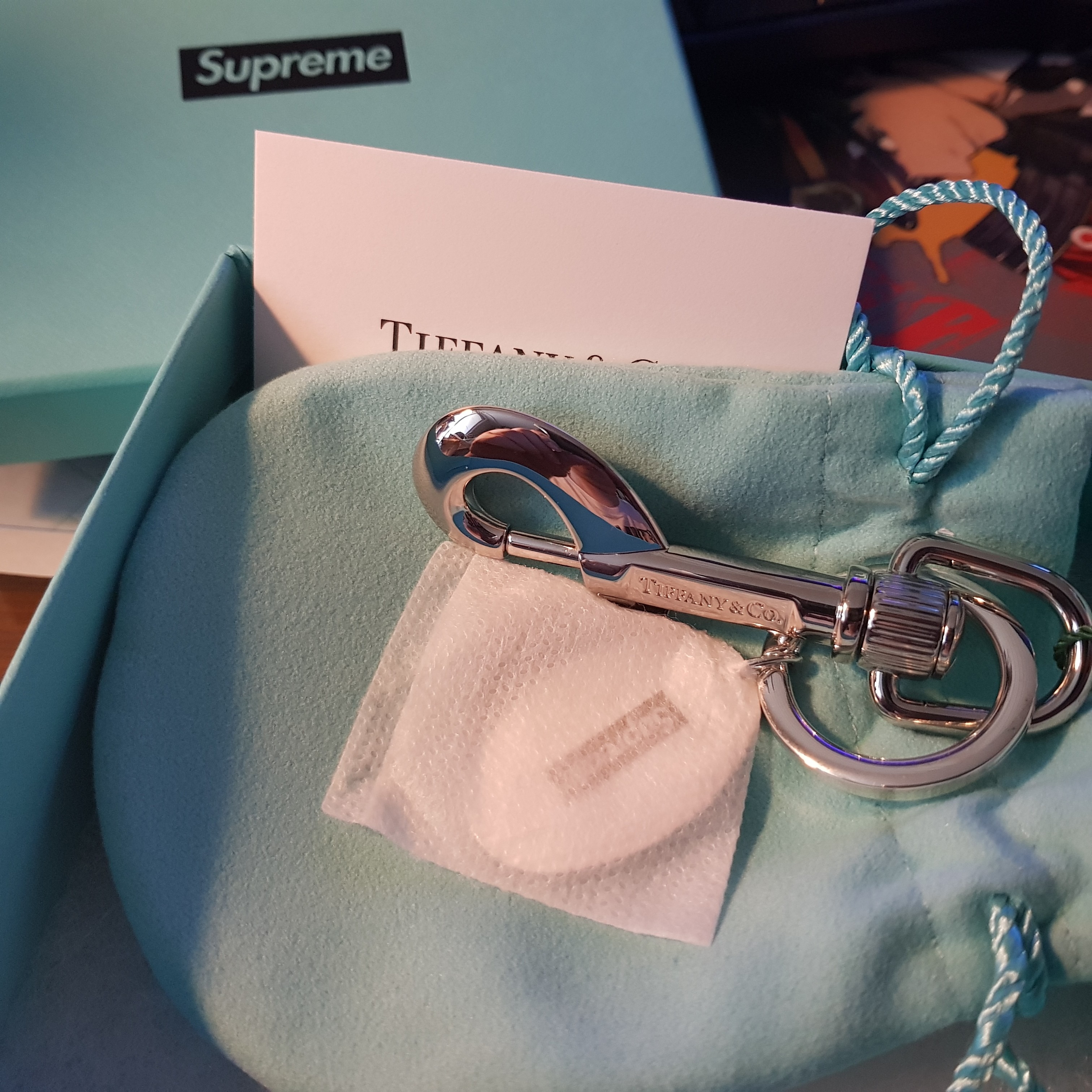 Supreme x Tiffany & Co. Return to Tiffany Oval Tag Keyring Silver - 21FW 착용 스타일 - 2