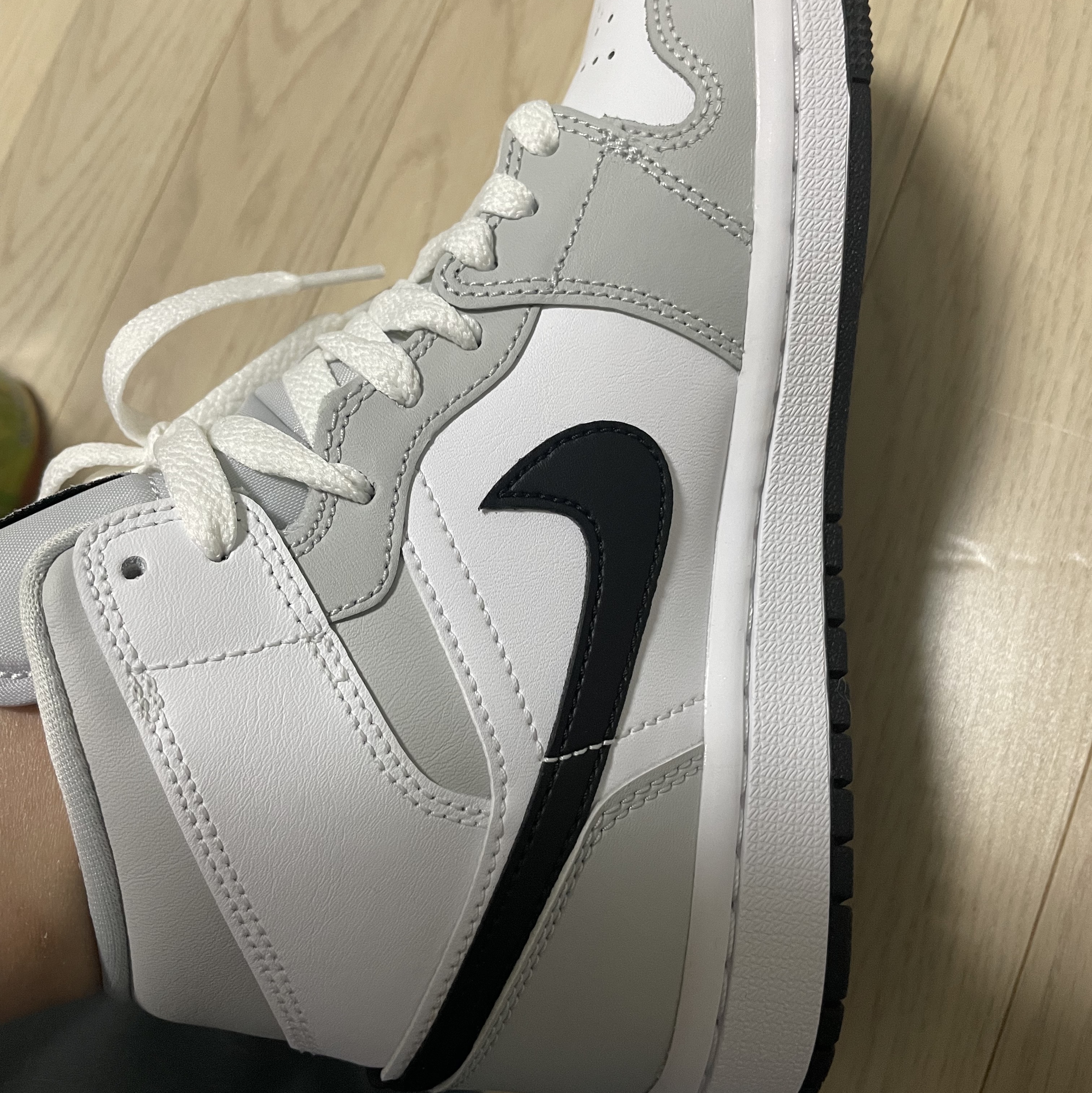 (W) Jordan 1 Mid Grey Fog 착용 스타일