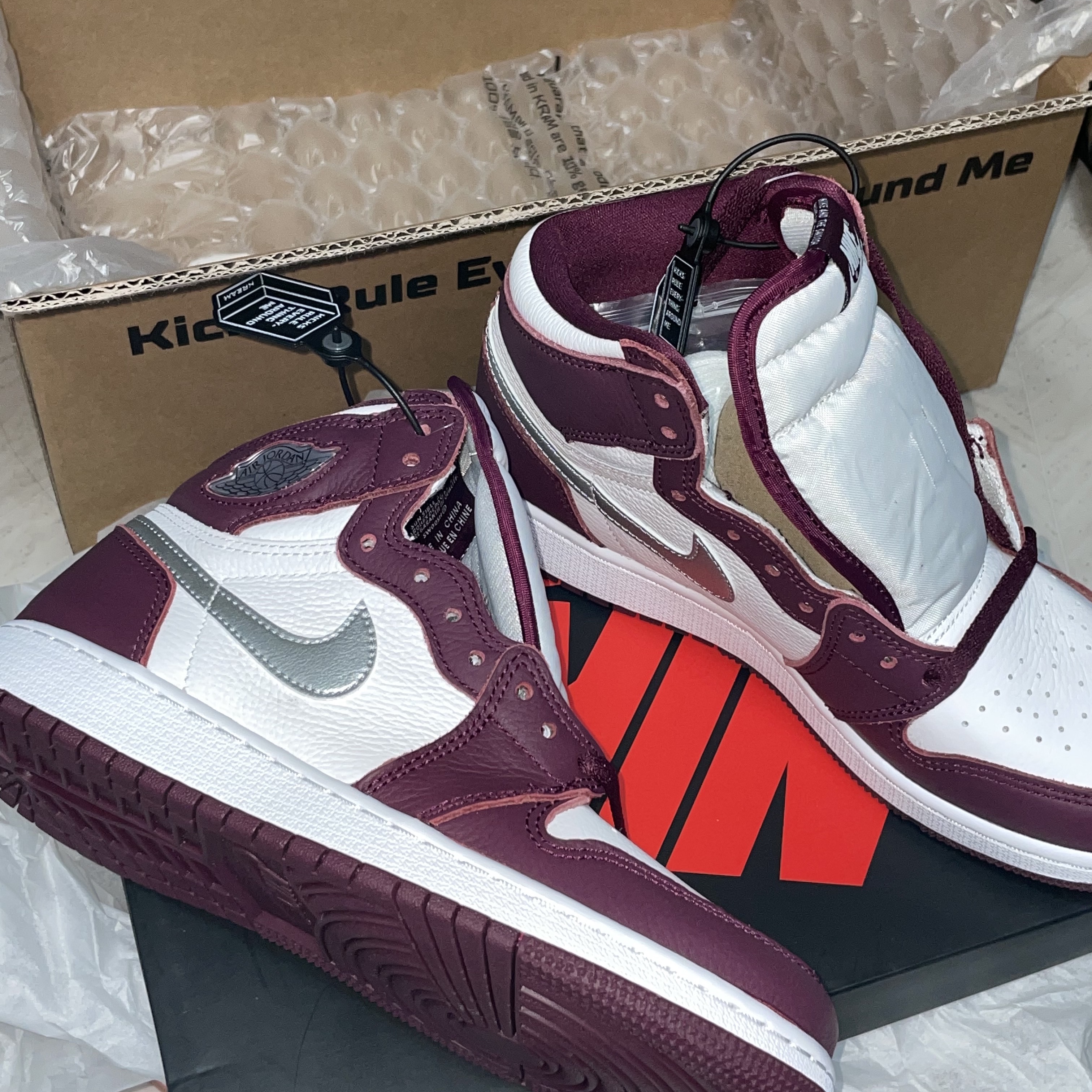 (GS) Jordan 1 Retro High OG Bordeaux 착용 스타일 - 1