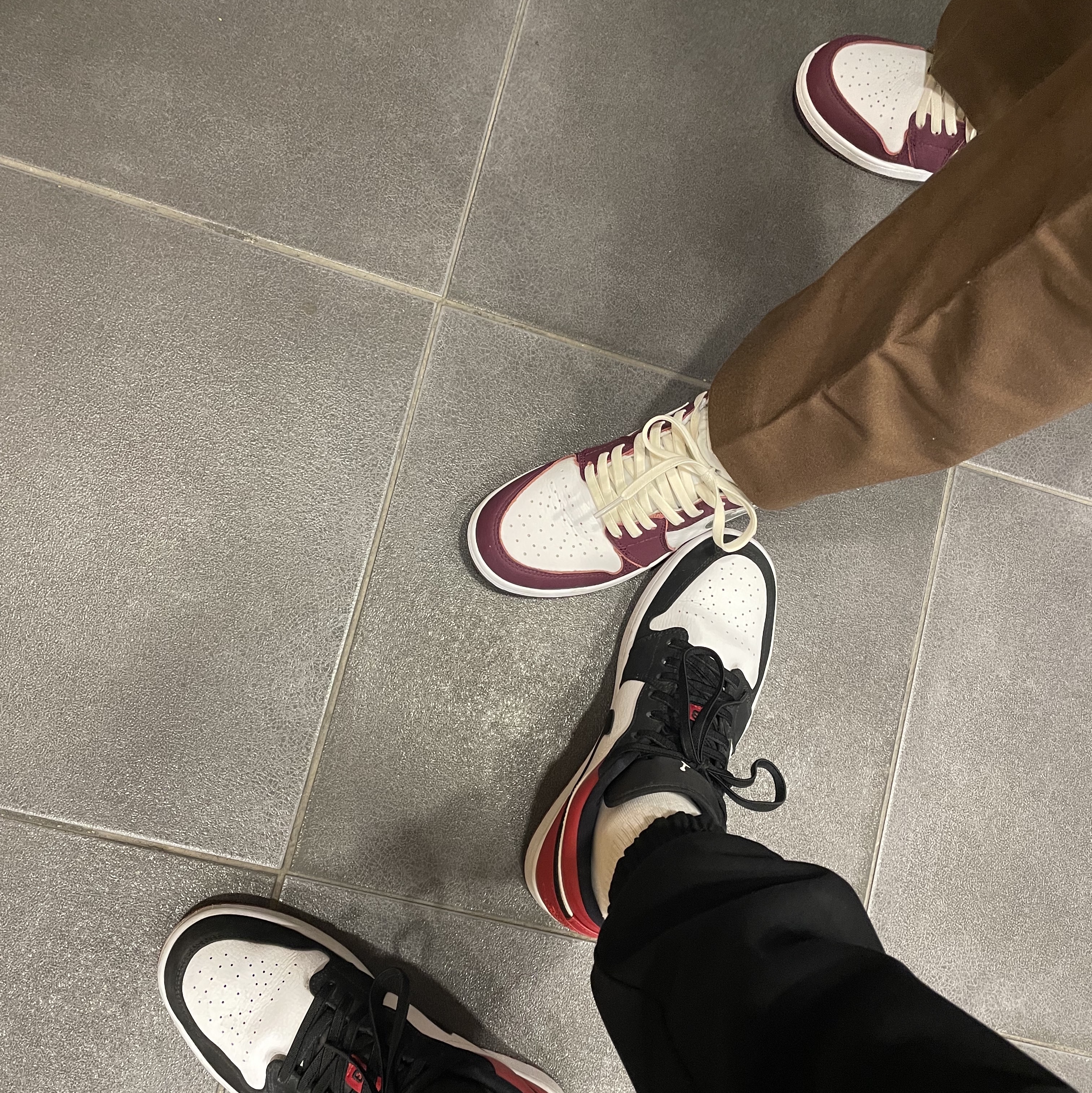 Jordan 1 Low Black Toe, Jordan 1 Retro High OG Bordeaux 착용 스타일