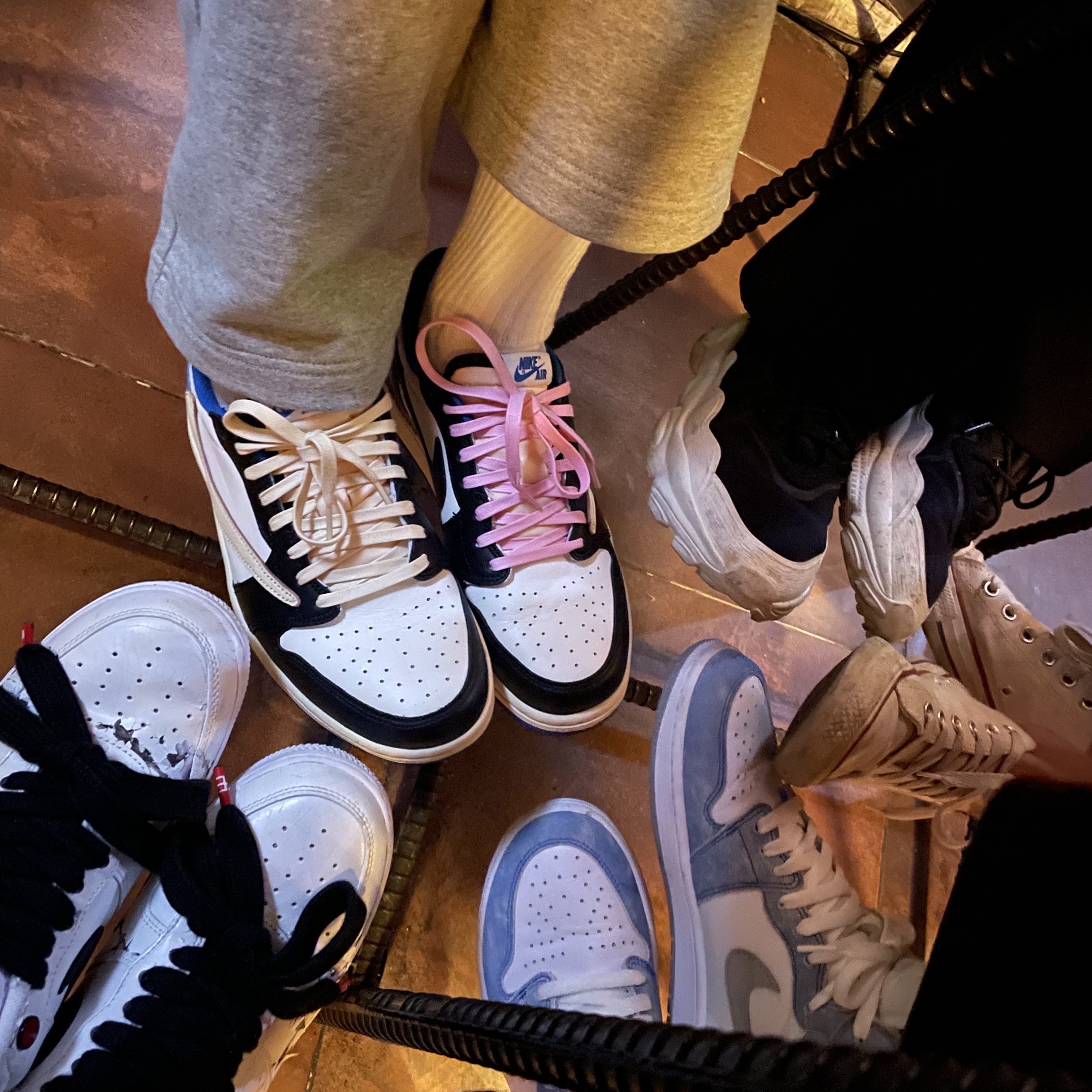 Nike x Peaceminusone Air Force 1 Low Para-Noise 2.0, Jordan 1 x Travis Scott x Fragment Retro Low OG SP Military Blue 착용 스타일