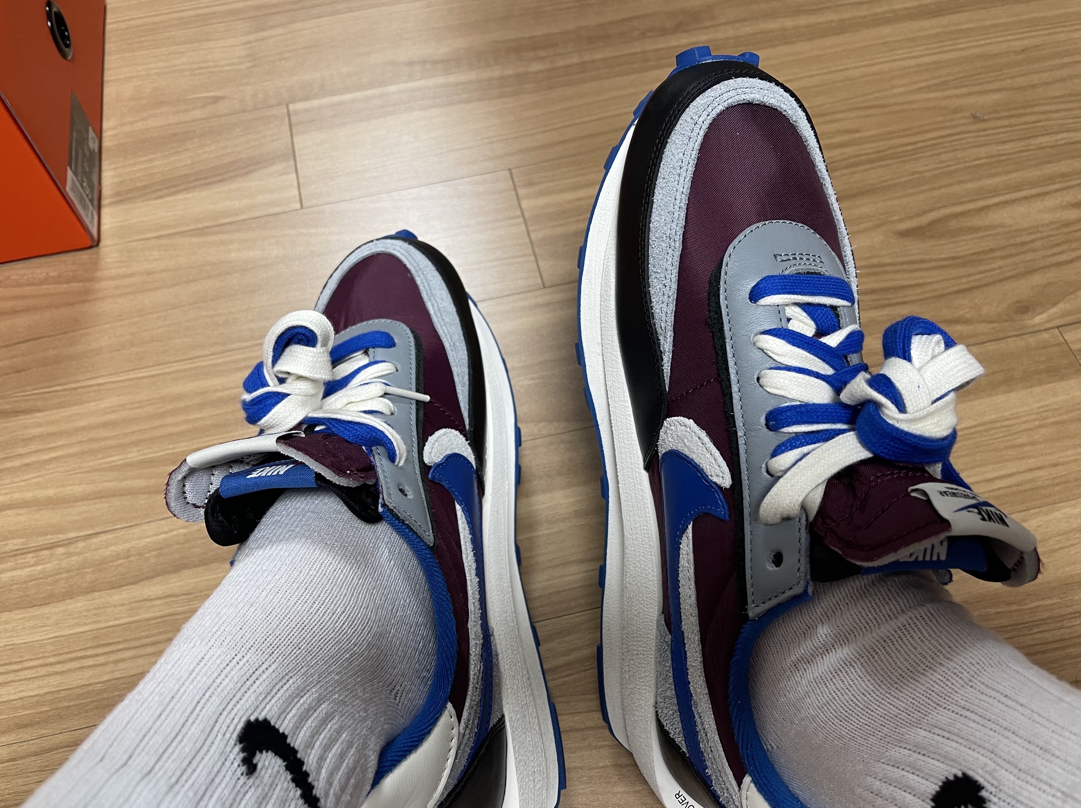 Nike x Sacai x Undercover LDWaffle Night Maroon Team Royal 착용 스타일
