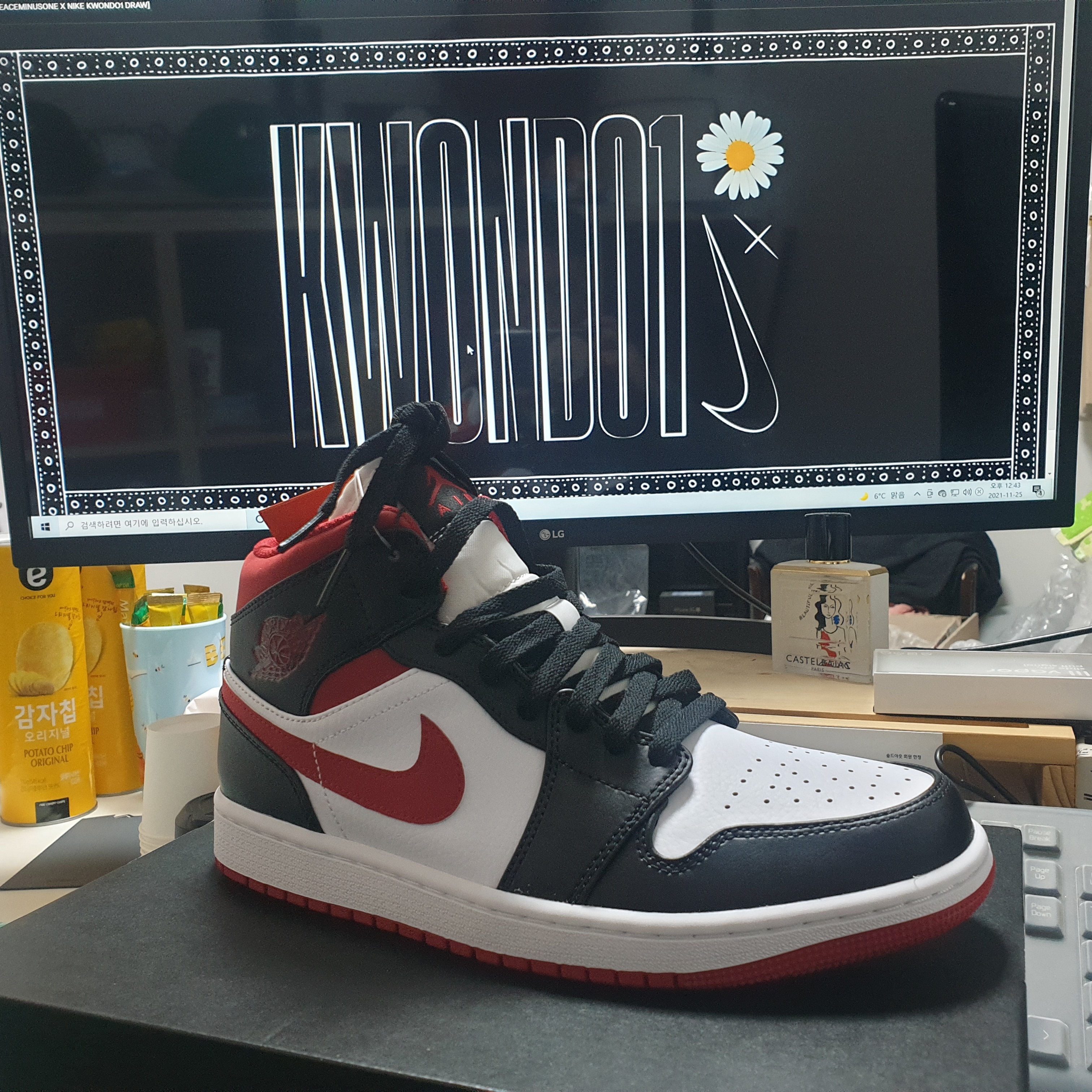 Jordan 1 Mid Gym Red Black White 착용 스타일