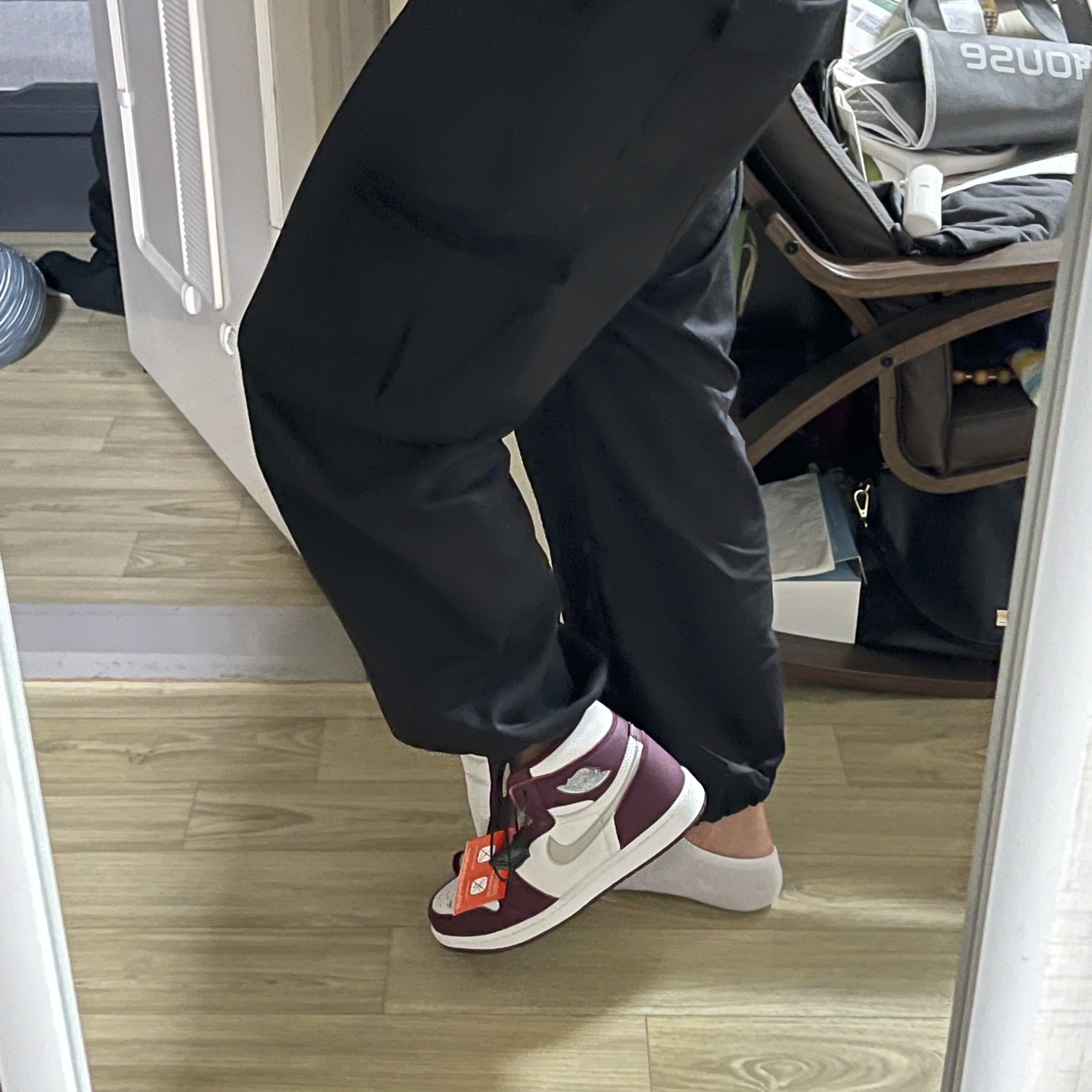 Jordan 1 Retro High OG Bordeaux, (GS) Jordan 1 Retro High OG Bordeaux 착용 스타일 - 1