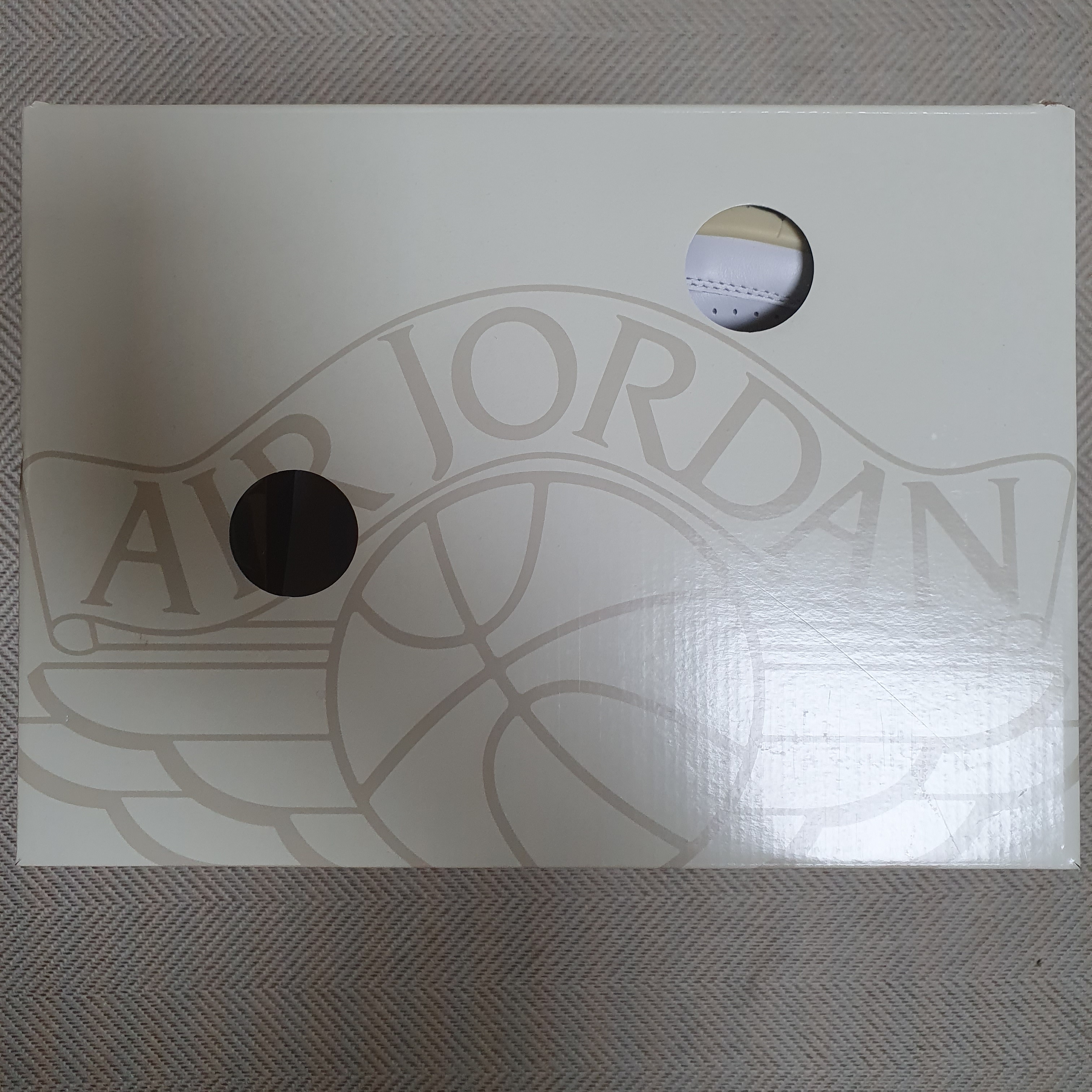 Jordan 2 x Off-White Retro Low SP White and Varsity Red 착용 스타일 - 3