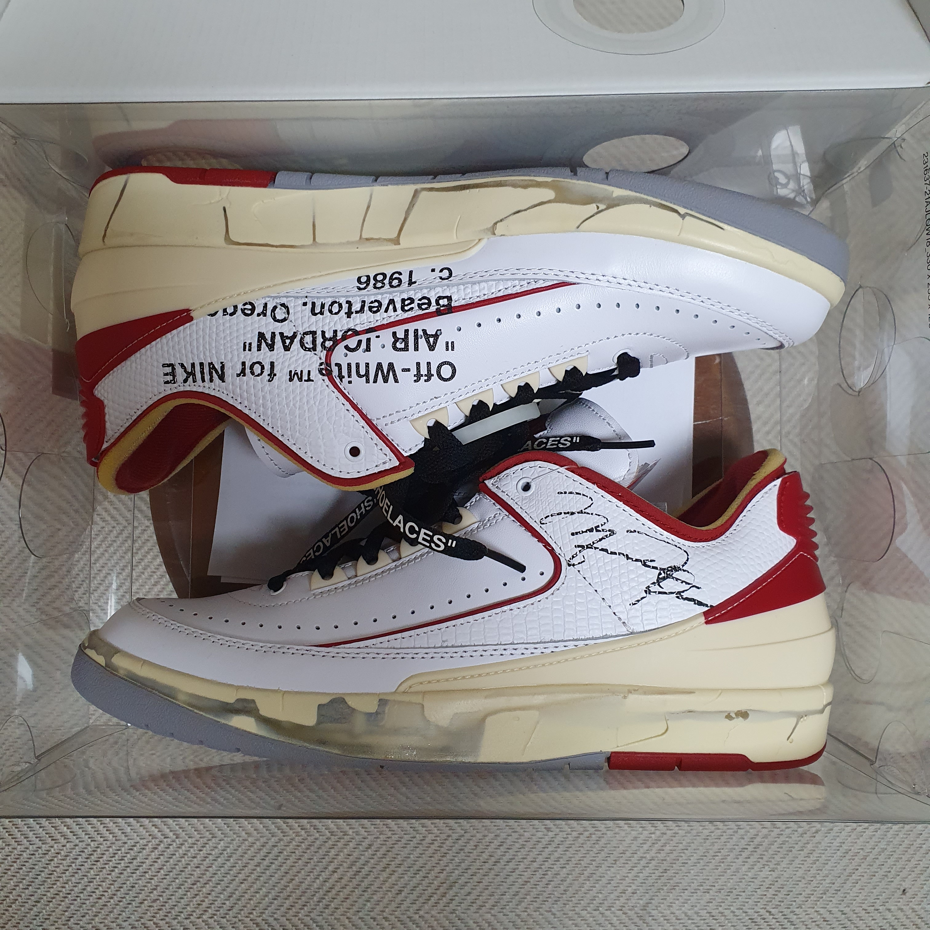 Jordan 2 x Off-White Retro Low SP White and Varsity Red 착용 스타일 - 2