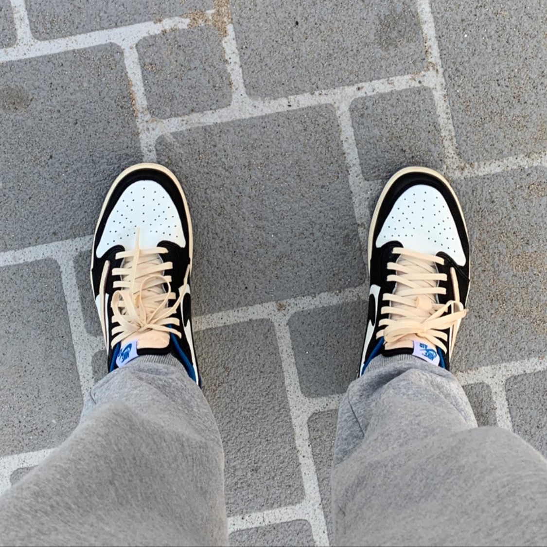 Jordan 1 x Travis Scott x Fragment Retro Low OG SP Military Blue 착용 스타일